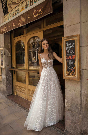 A-Line Lace Wedding Dresses Women's Deep V Neck Beach Wedding Dresses Boho Floor Length Glamorous Plus Size Bridal Dresses As Picture