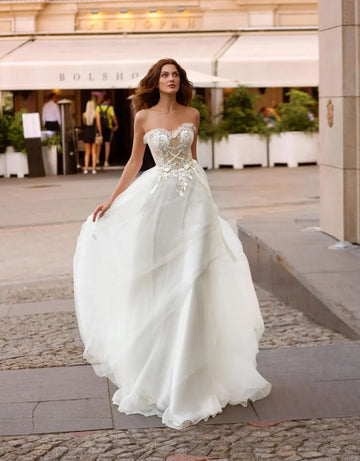 Graceful A Line Wedding Dresses Strapless Ribbon Beads Appliques Tulle Bridal Gowns Sweep Train Custom Made Vestidos De Novia As Picture