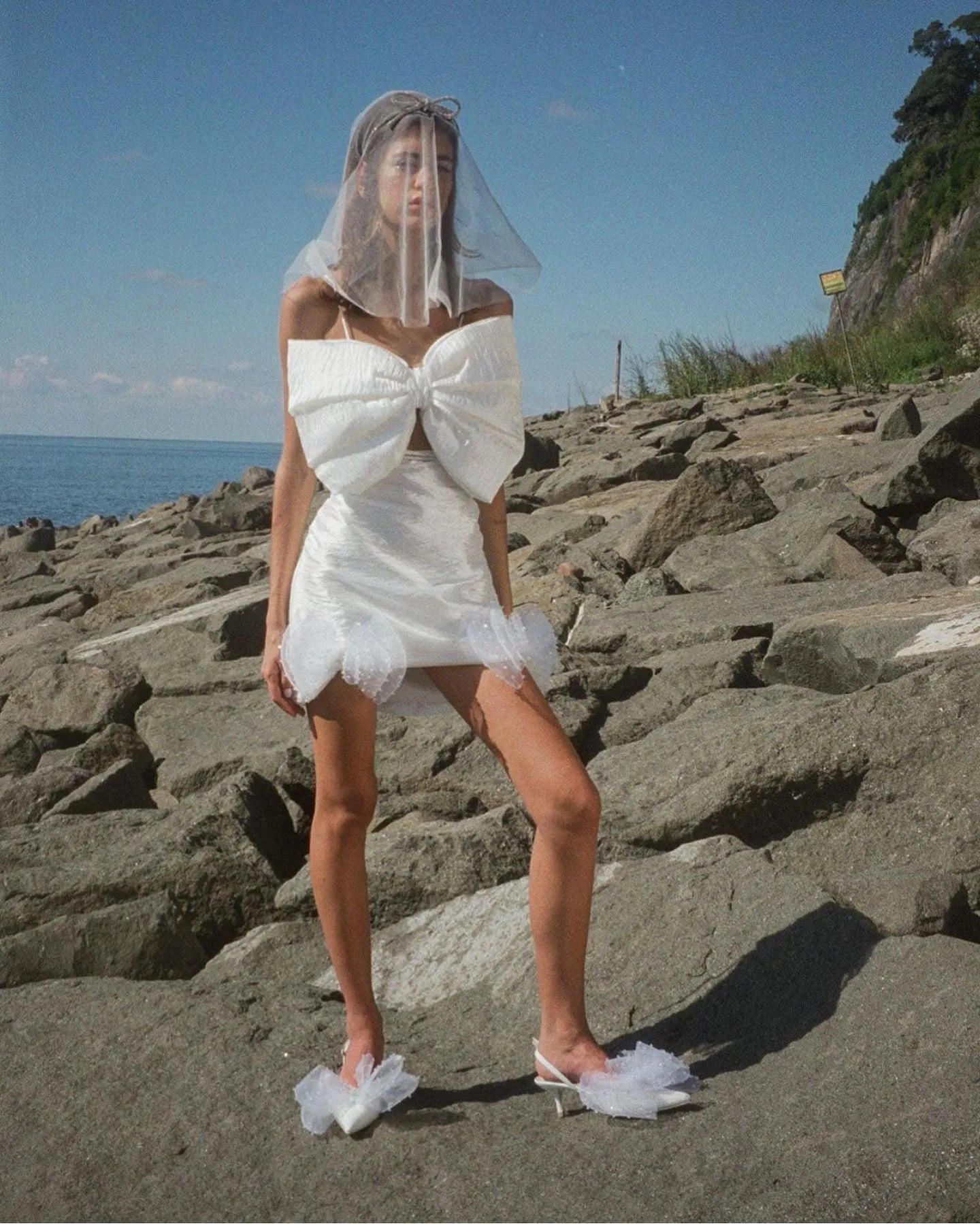 Sexy Large Bow Spaghetti Straps Mini Length Wedding Dress Backless Minimalist Short Bridal Gown Ivory