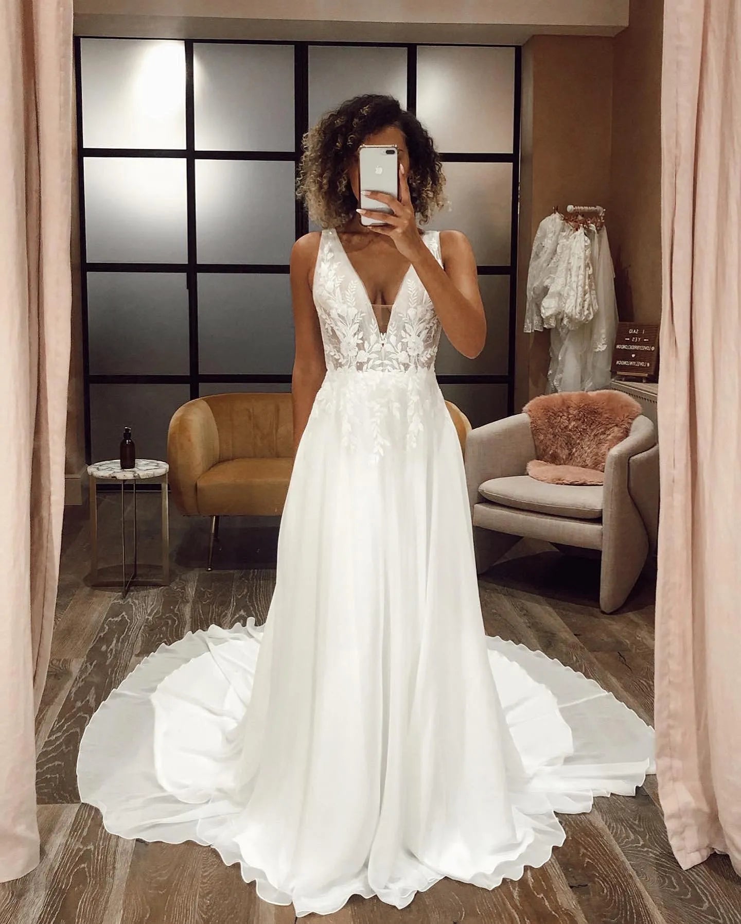 Romantic Wedding Dresses V-Neck Bride Gowns Applique A-Line Tulle Custom Made