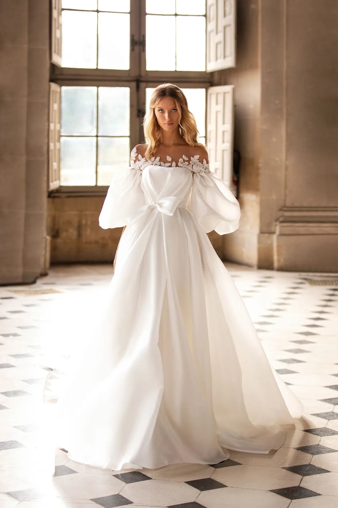 Gorgeous Women's White Bridal Dresses Elegant Decal Bubble Sleeve A-Line Satin Princess Wedding Gowns Formal Beach Party Robe De Beige