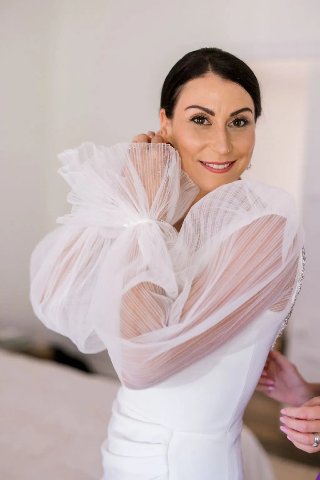Elegant Long Puffy Sleeve High Side Silt Stain Wedding Dress Simple V-Neck Backless Sequin Floor Length Tulle Bridal Gown
