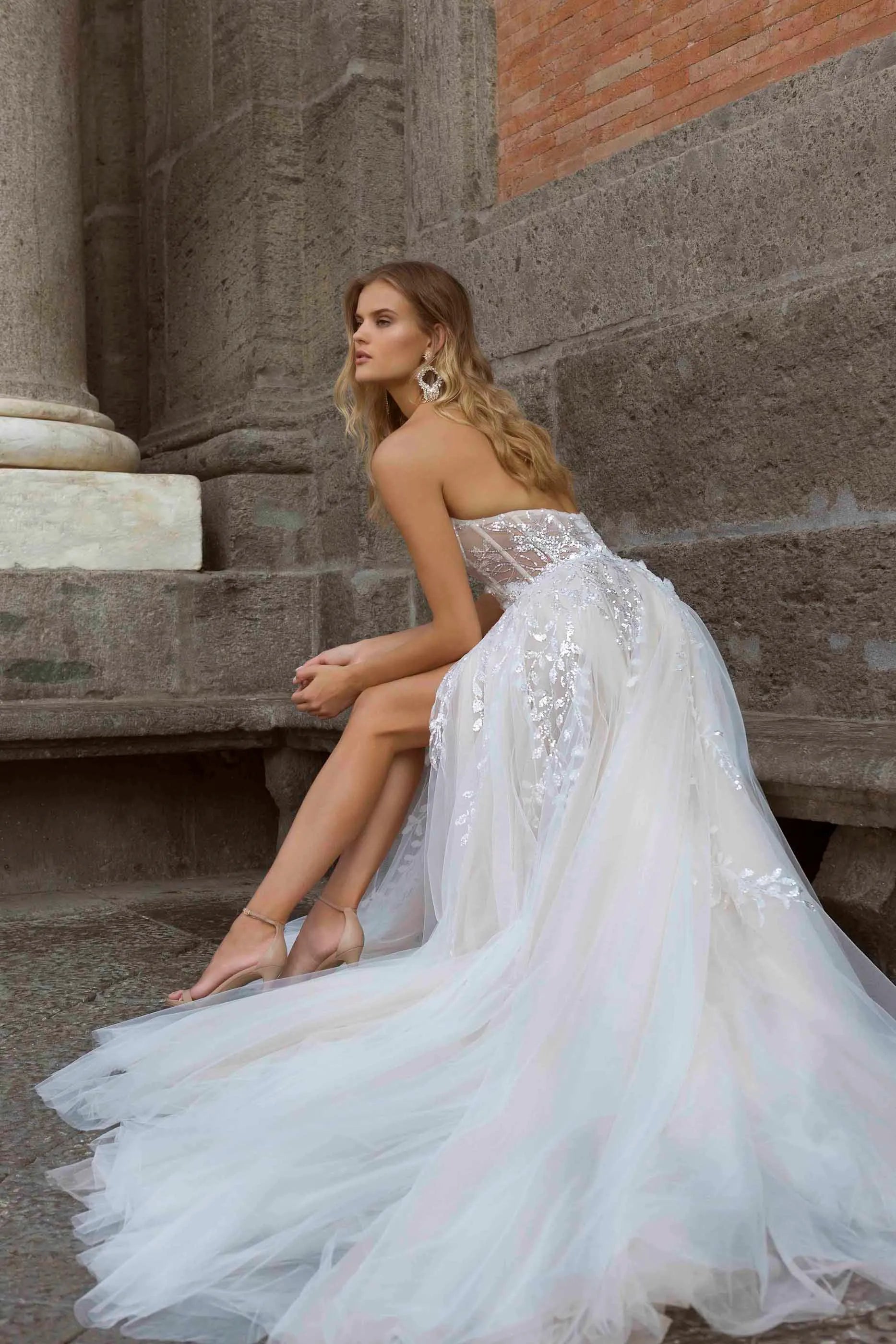 Beach Off Shoulder Split Wedding Dresses Lace Floral Glitter Underlay A Line Bride Gowns Front Slit Sexy Bridal Gowns