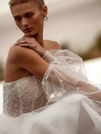 Short Wedding Dress Decorated with Pearls Strapless Long Sleeves Sweetheart Neck Zip on the Back Vestido De Novia Princess Gown Satin Mermaid Bow Satin Court Train Sleeves White Modern Bridal