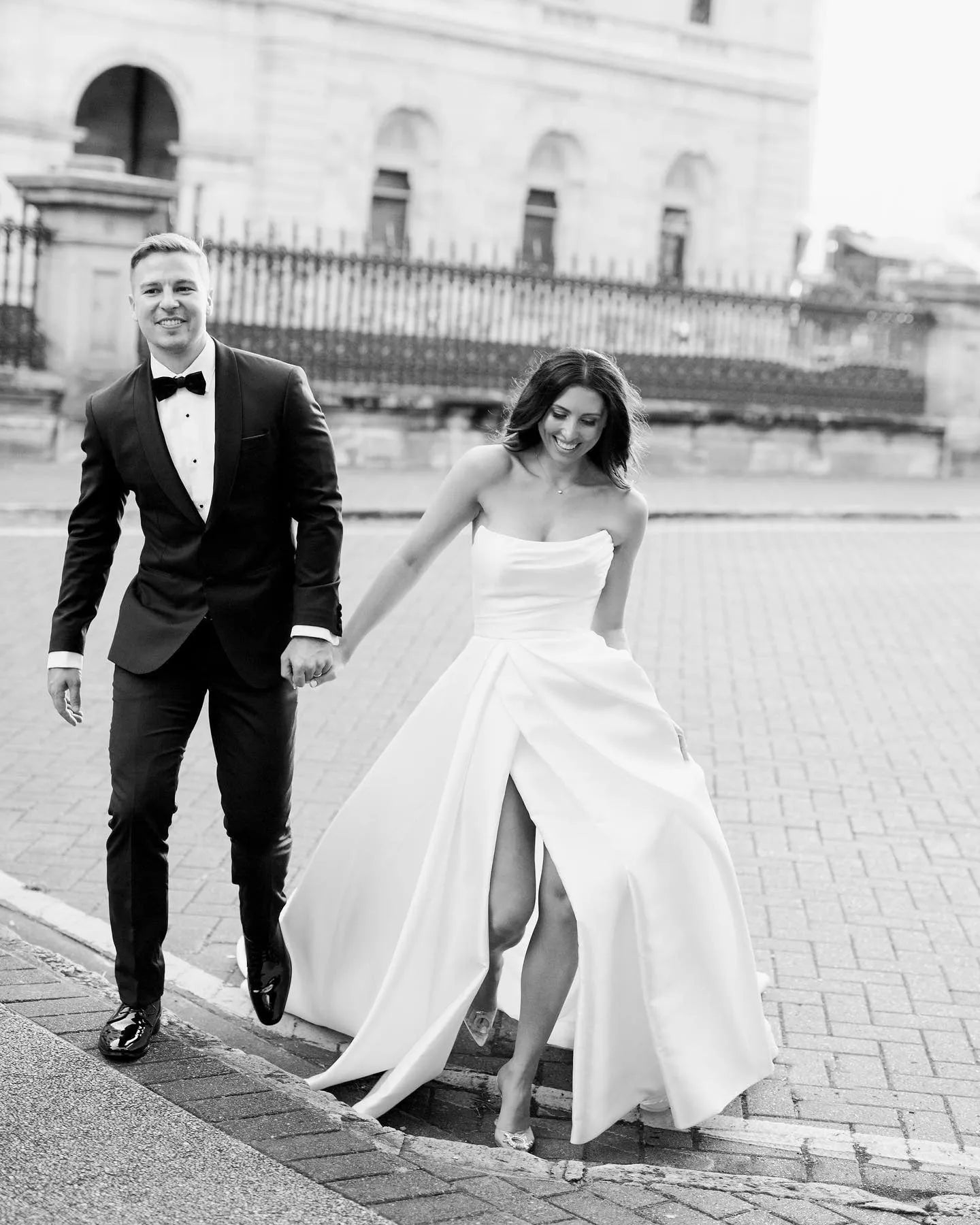 Staples High Slit Satin Elegant Wedding Dress For Women Sleeveless A Line SweepTrain Bridal Gown Vestidos De Novia