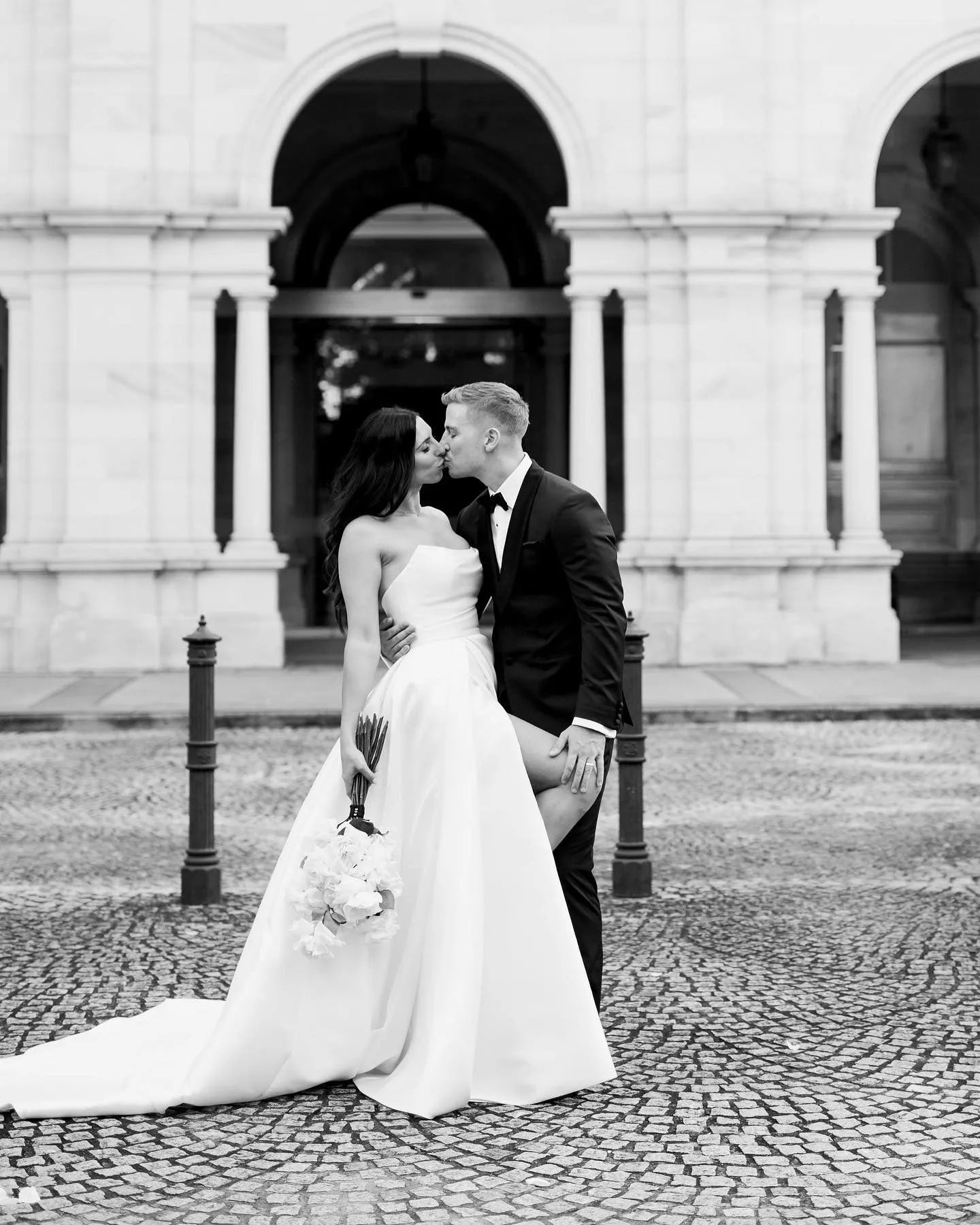 Staples High Slit Satin Elegant Wedding Dress For Women Sleeveless A Line SweepTrain Bridal Gown Vestidos De Novia