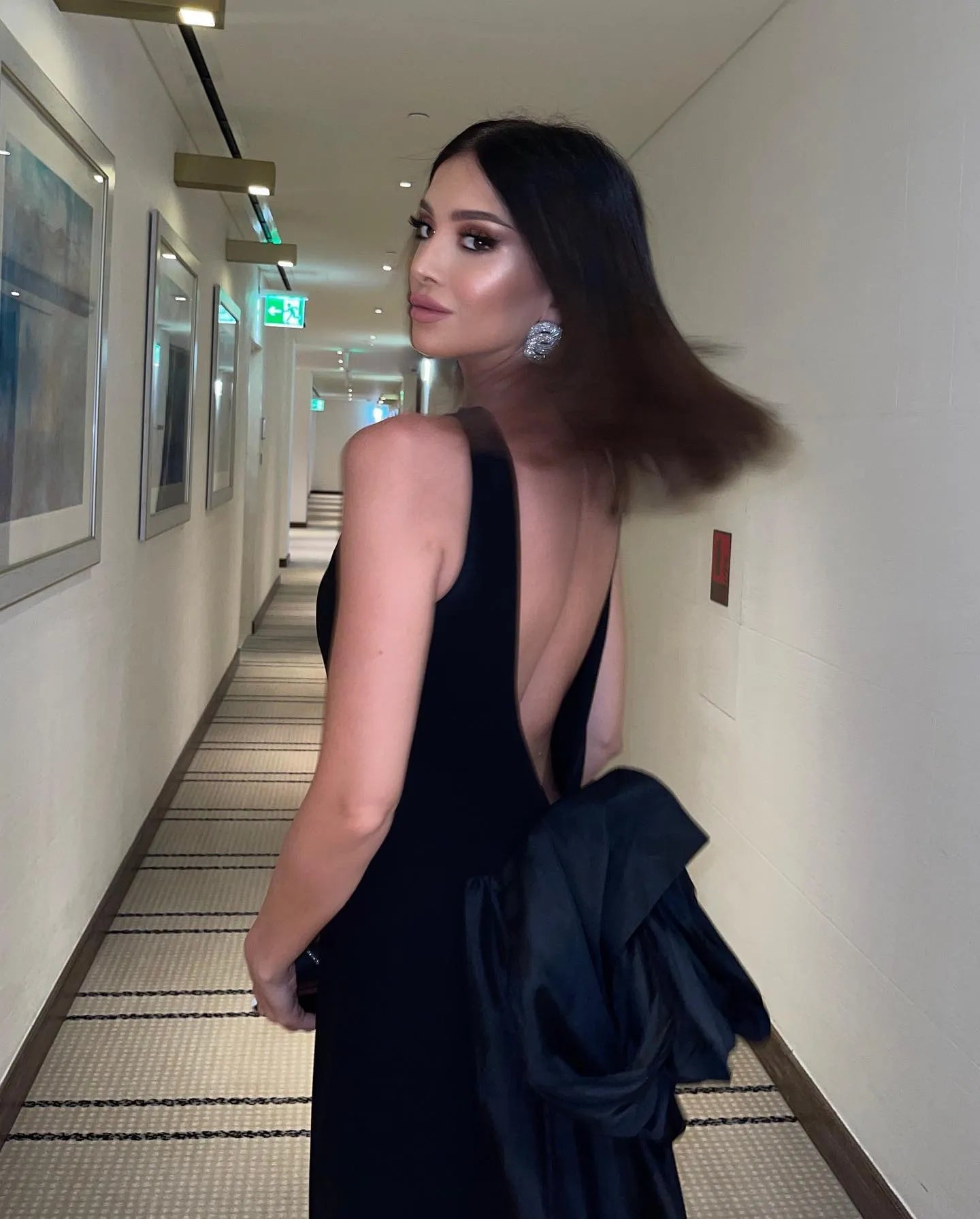 O Neck Black Backless Bow Prom Dress A Line Sleeveless Long Train Dubai Evening Night Party Dresses Vestidos Prom Gowns