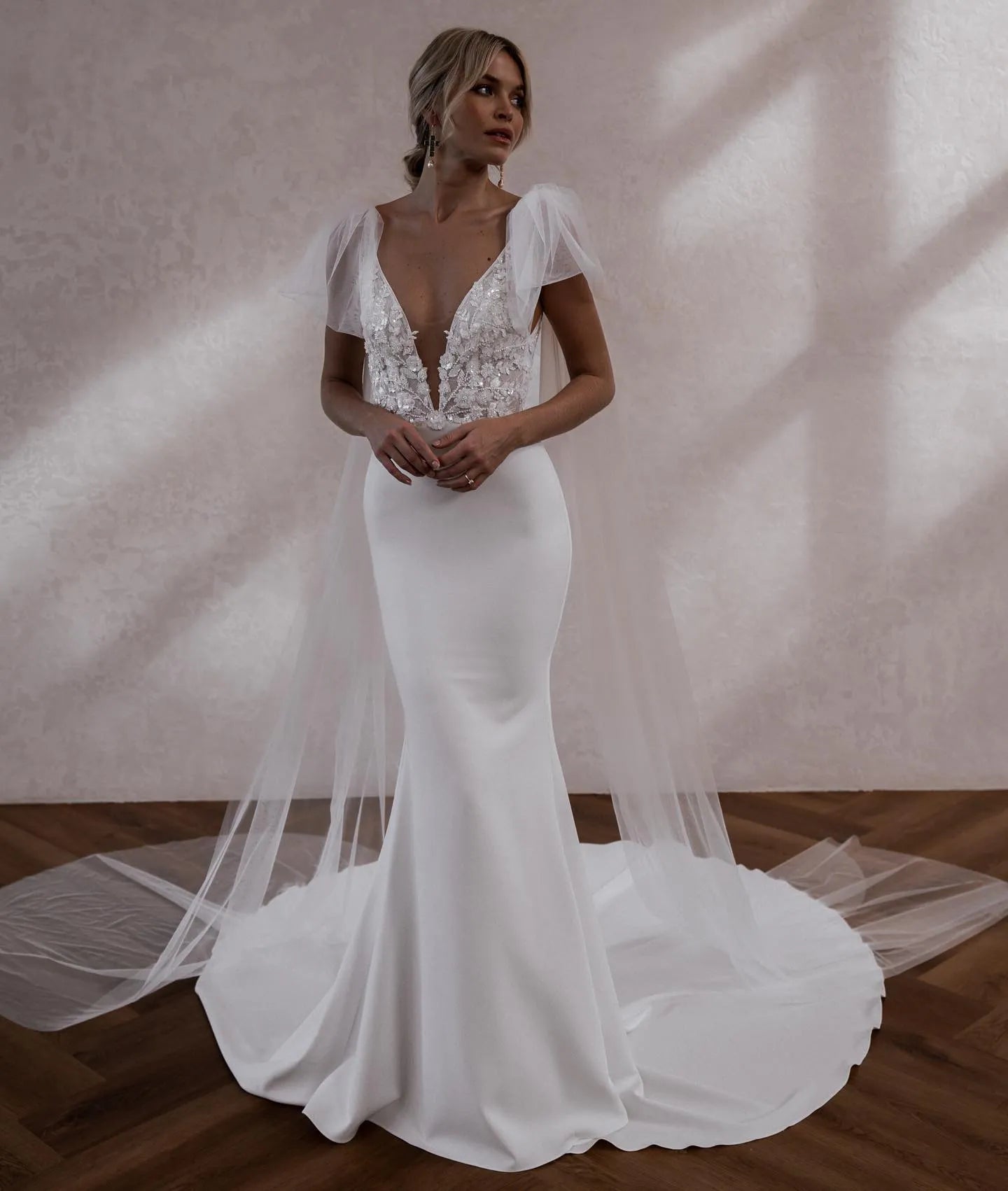 Mermaid Wedding Dresses Lace V-Neck Spaghetti Straps Open Back Satin Elegant Bridal Gown Sweep Train Vestidos De Novia