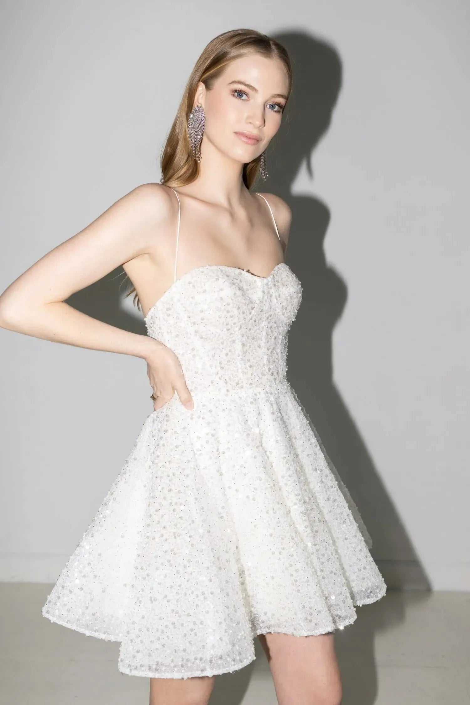 Sequined A-Line Wedding Dresses Bow Tulle Shoulder Strap Sweetheart Bridal Gowns Above Knee Vestido De Novia Custom Made
