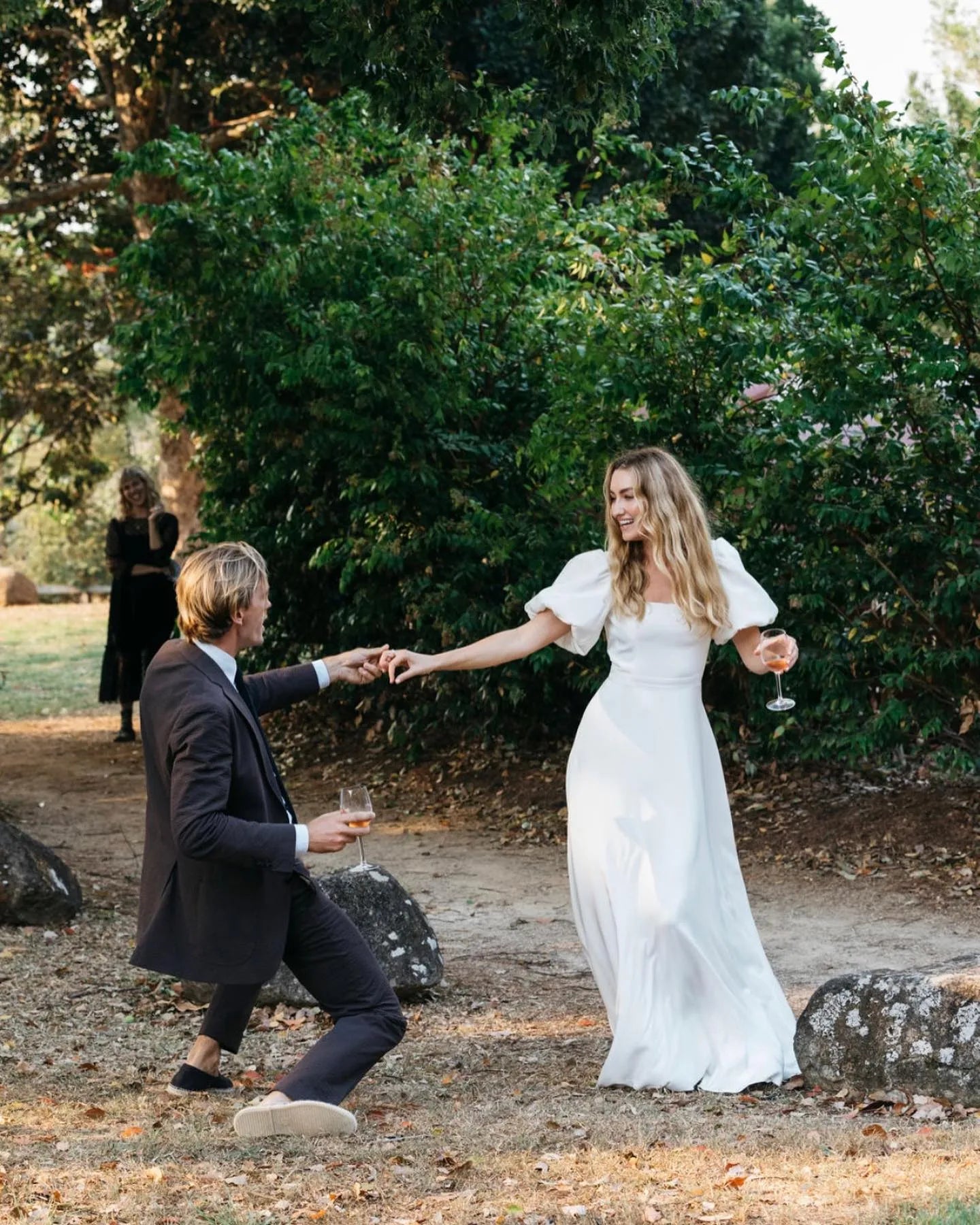 Elegant A-Line Wedding Dress Square Collar Short Puff Sleeve Open Back Bow Pearls Bridal Gown Floor-Length Vestido De Noiva