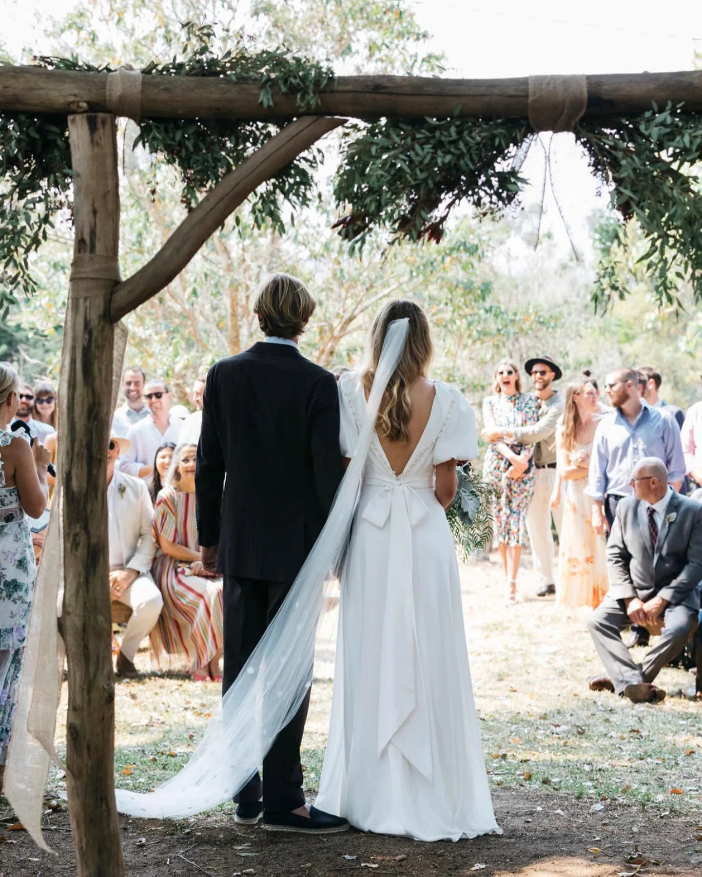 Elegant A-Line Wedding Dress Square Collar Short Puff Sleeve Open Back Bow Pearls Bridal Gown Floor-Length Vestido De Noiva