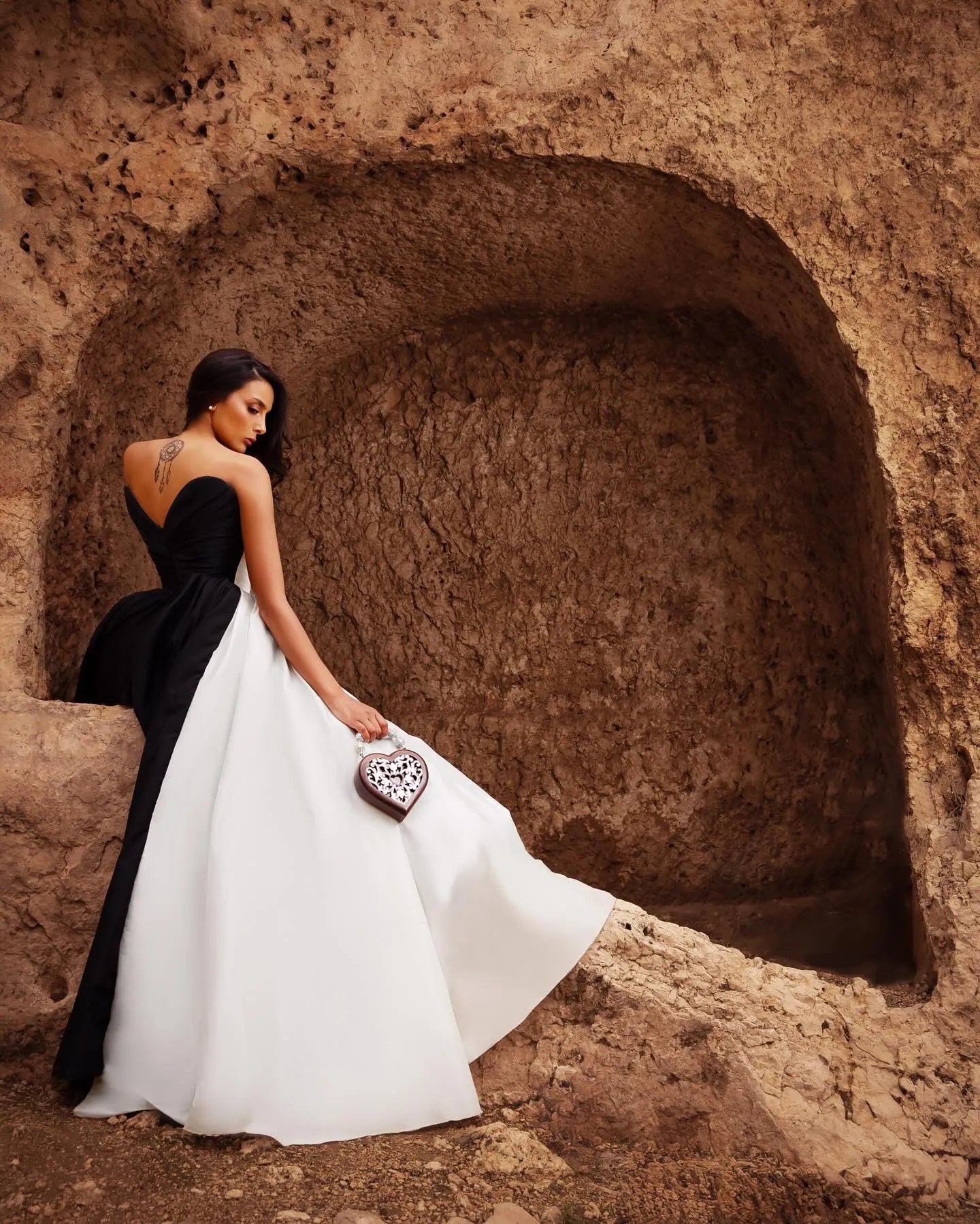 Elegant Strapless Sweetheart Black White Stain Evening Dresses Sexy A-Line Pleated Sleeveless Floor Length Ball Gowns