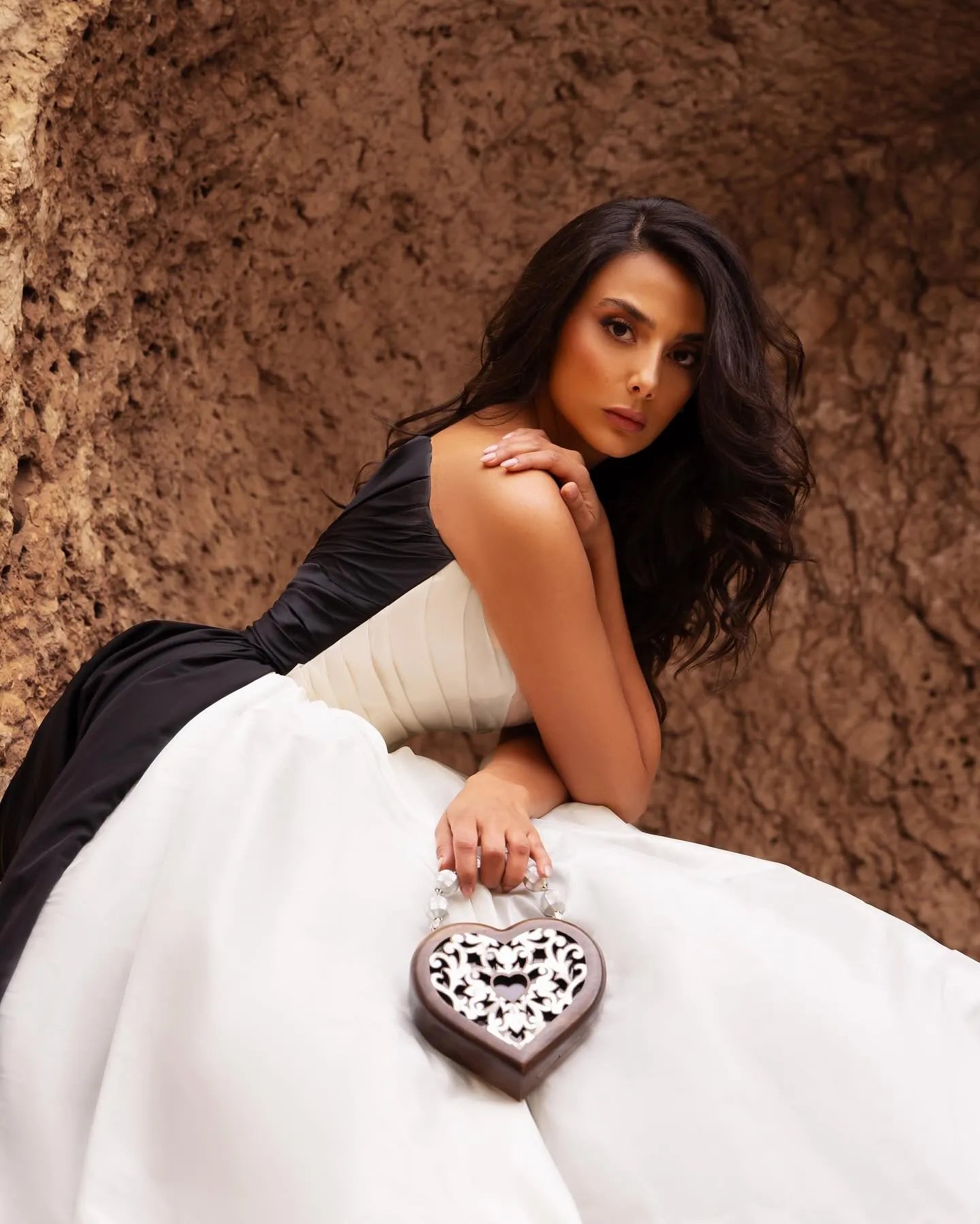 Elegant Strapless Sweetheart Black White Stain Evening Dresses Sexy A-Line Pleated Sleeveless Floor Length Ball Gowns