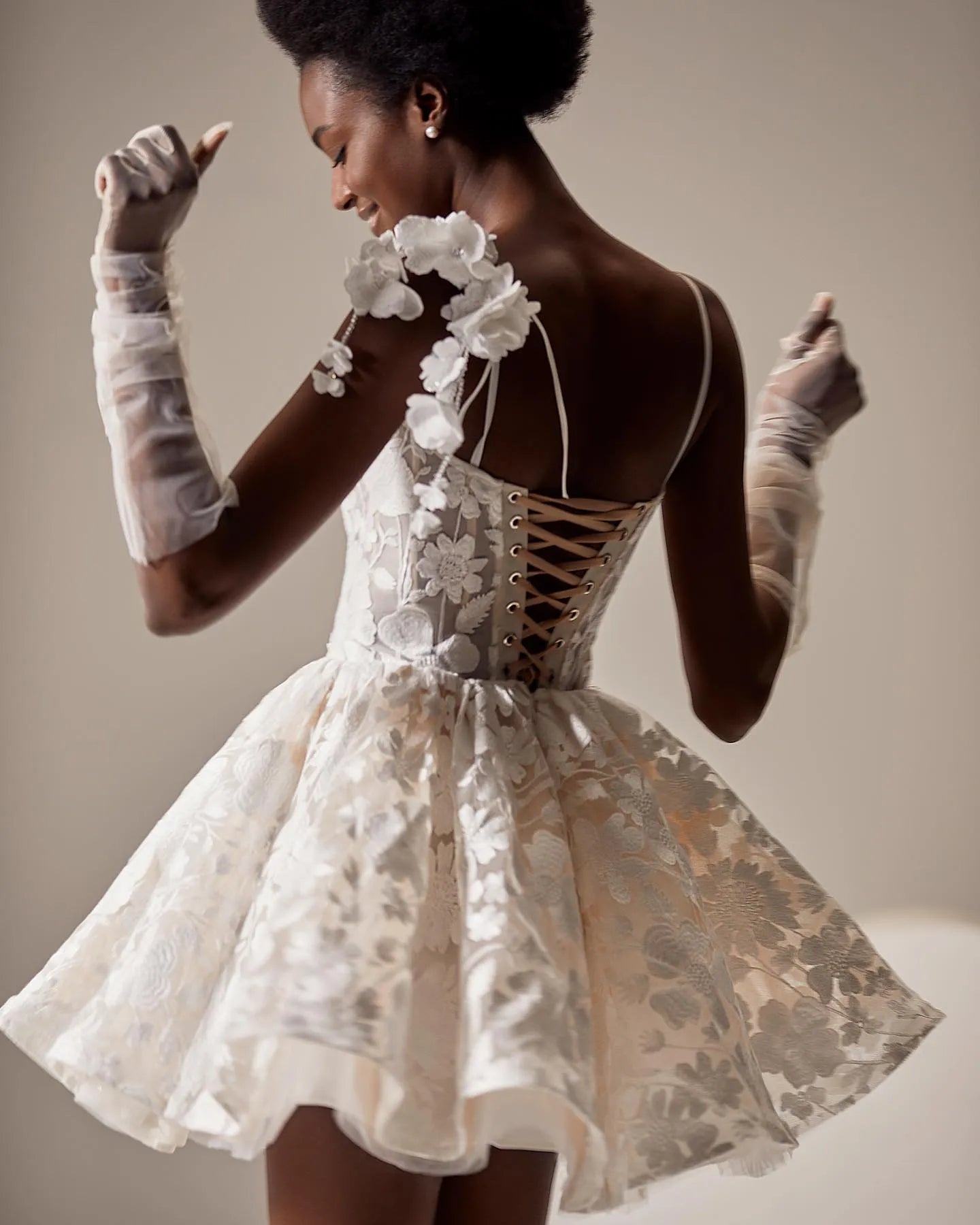 Appliques Short Wedding Dresses Spaghetti Straps 3D Flowers Robes Mariée A Line Corset Back Plus Size