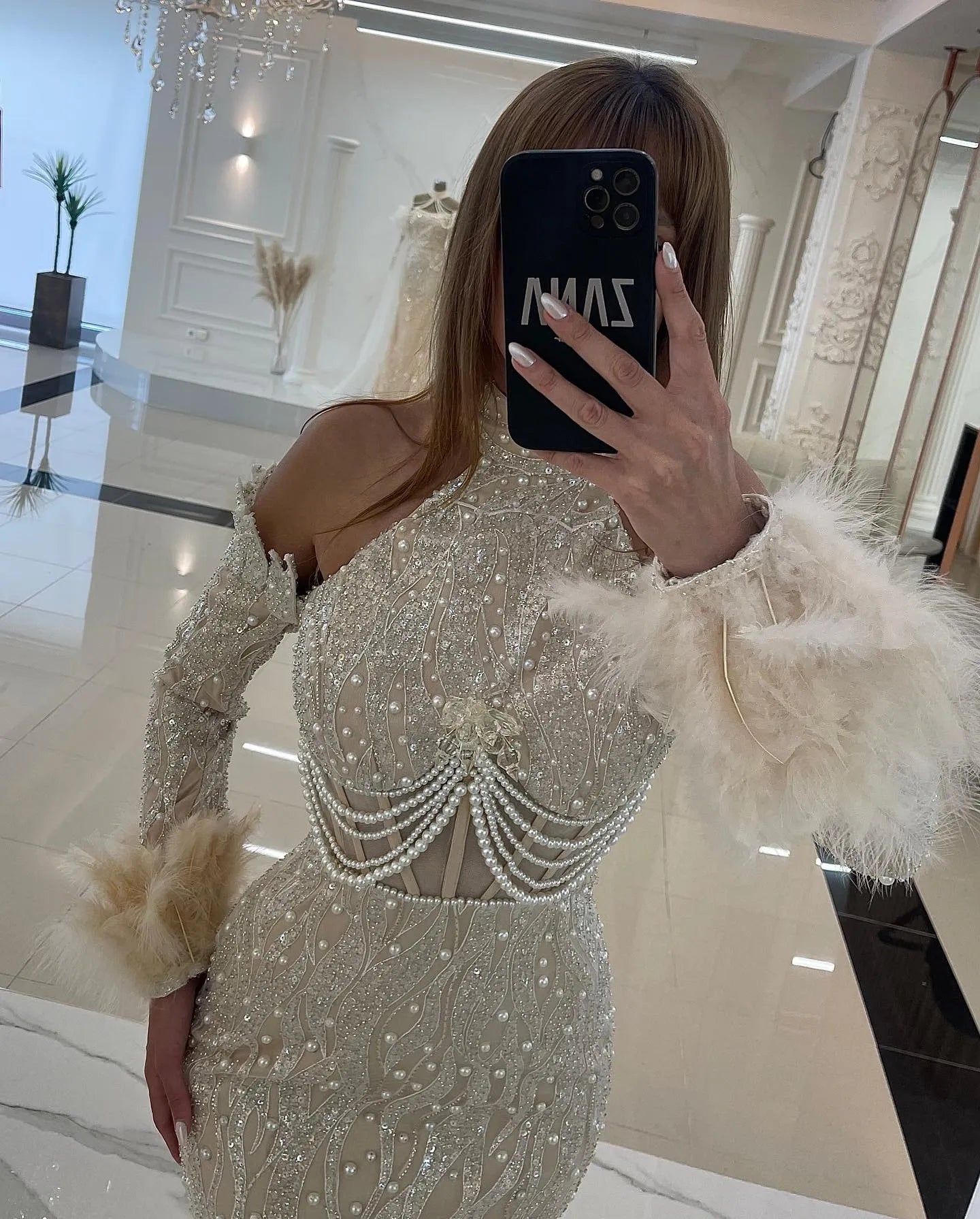 Charming Halter Pearls Tassel Dubai Evening Dresses Mermaid Long Sleeve Illusion Feathers Saudi Arabic Formal Party Gown