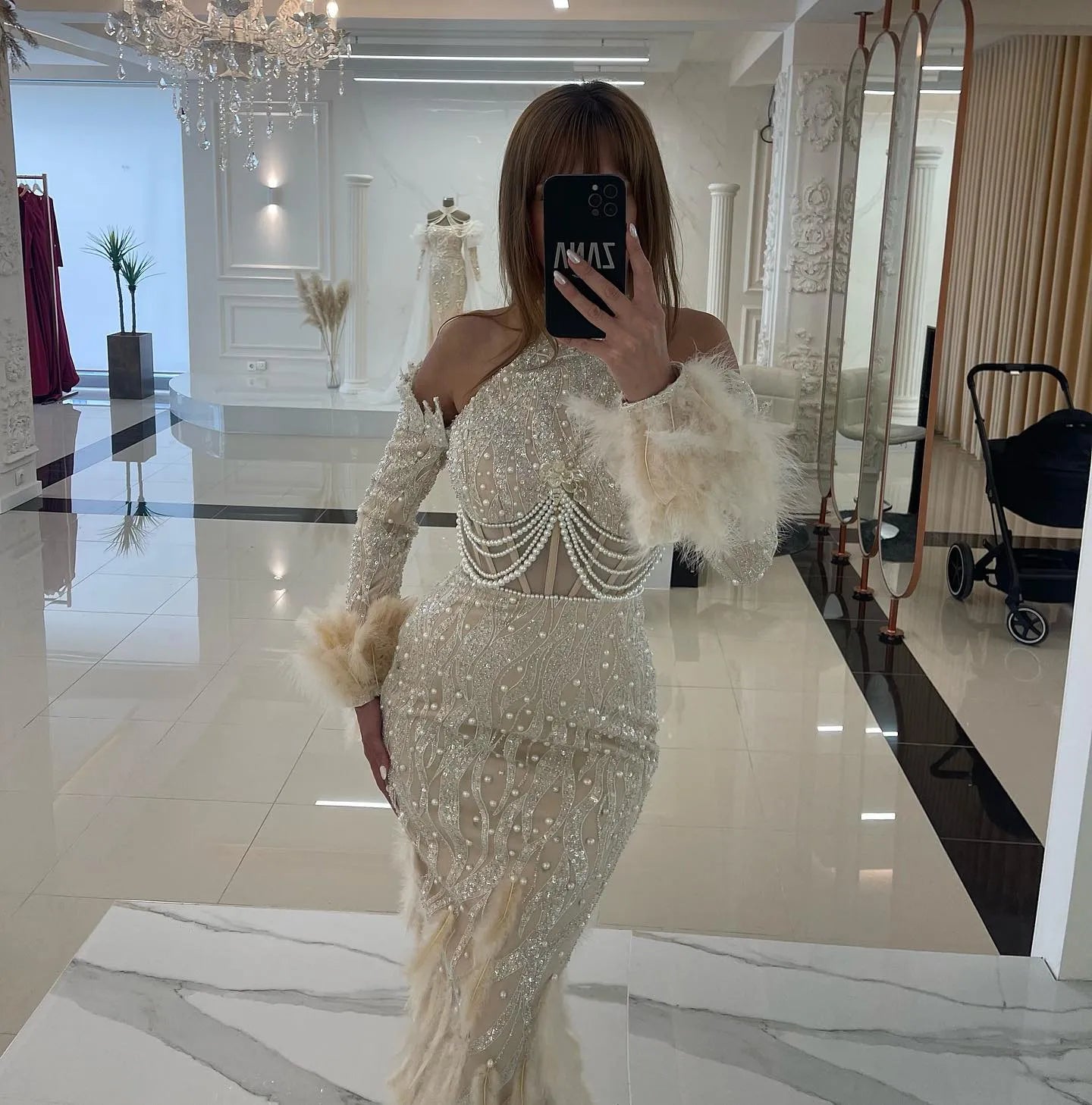 Charming Halter Pearls Tassel Dubai Evening Dresses Mermaid Long Sleeve Illusion Feathers Saudi Arabic Formal Party Gown