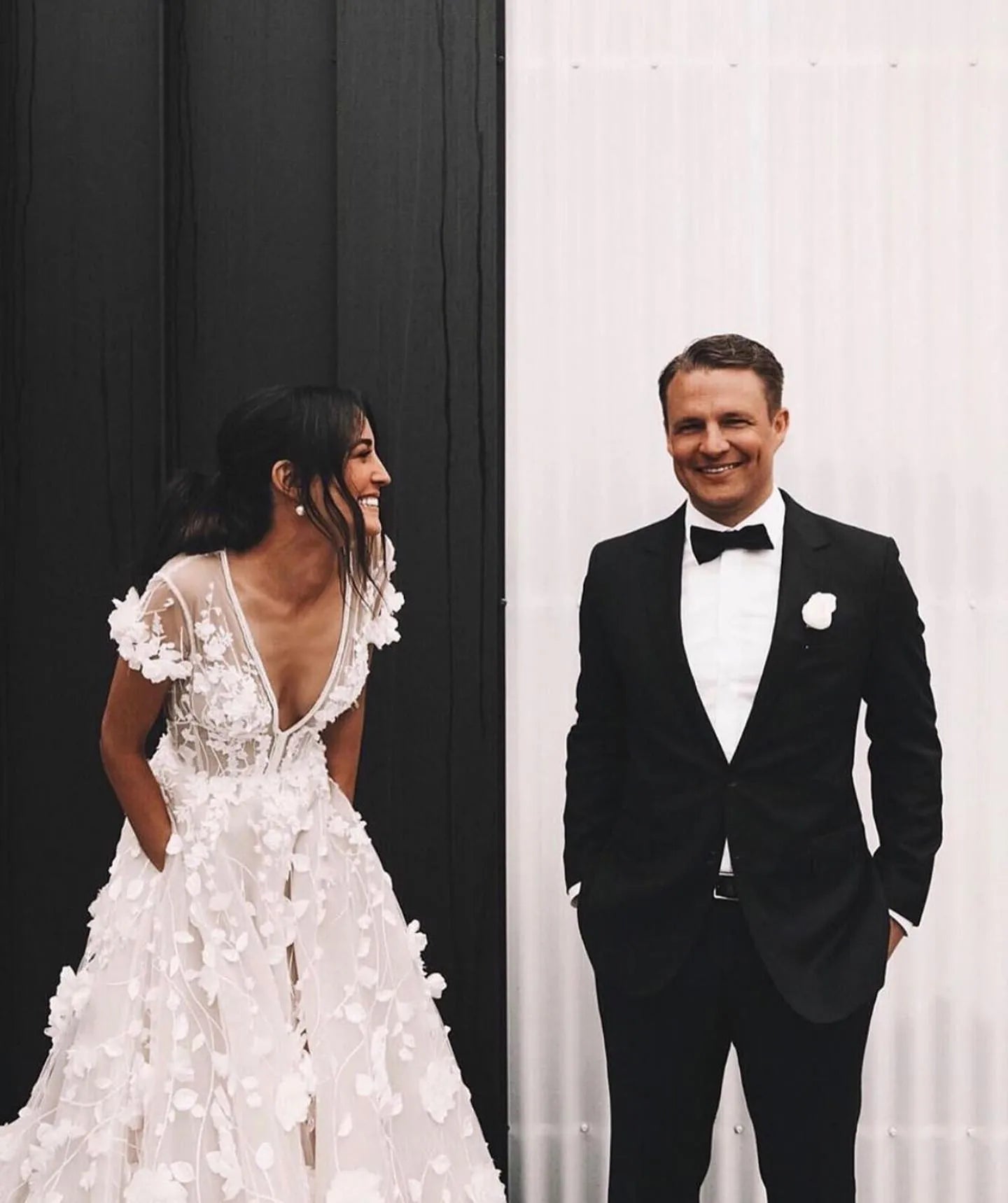 Short Sleeve Wedding Dress With 3D Flowers V Neck Lace Bridal Dresses Wedding Gowns Vestidos de novia