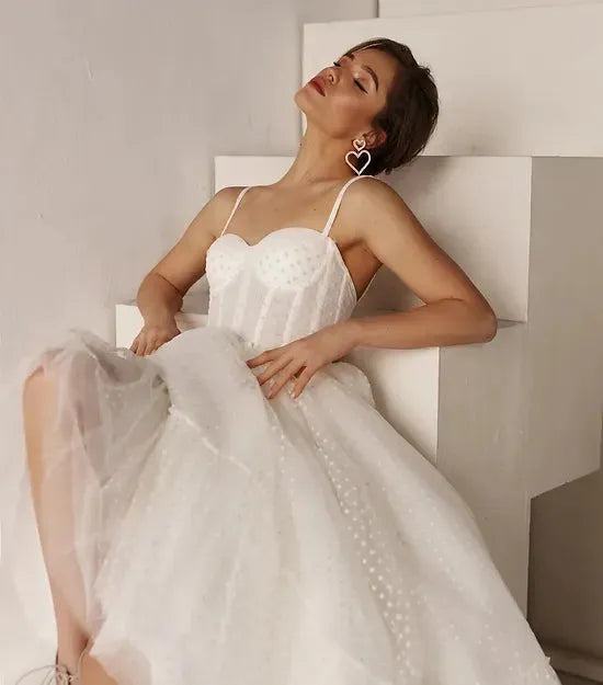 Simple A-Line Tulle Wave dot Wedding Dress Sleeveless Strapless Bridal Gowns Sexy Spaghet Strap Backless Lace Up Ankle-Length