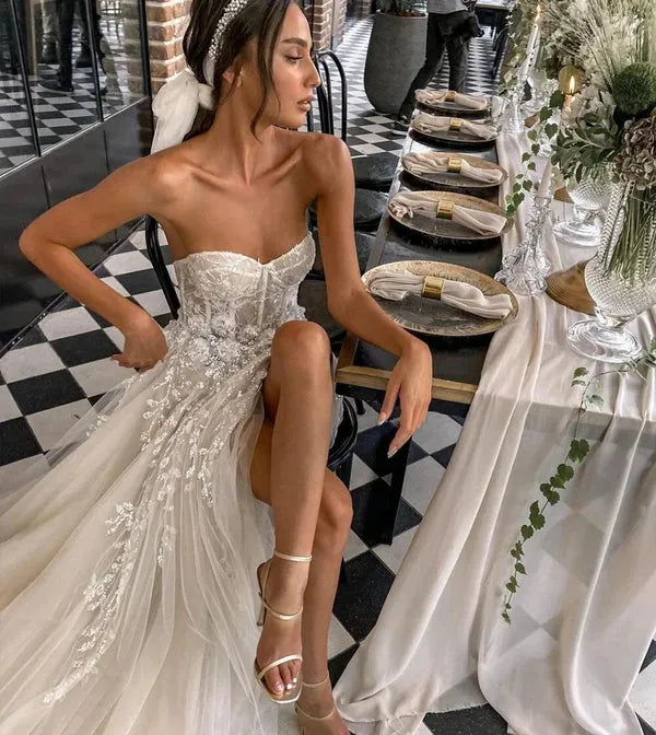Beach Wedding Dresses For Bride Elegant Lace Boho Wedding Gowns Strapless Sleeveless High Split Princess Bride Dresses