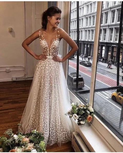 Spaghetti Straps White Wedding Dresses Lace Appliqeus V-Neck Illusion Back Floor Length Bridal Gowns Vestidos De Novia