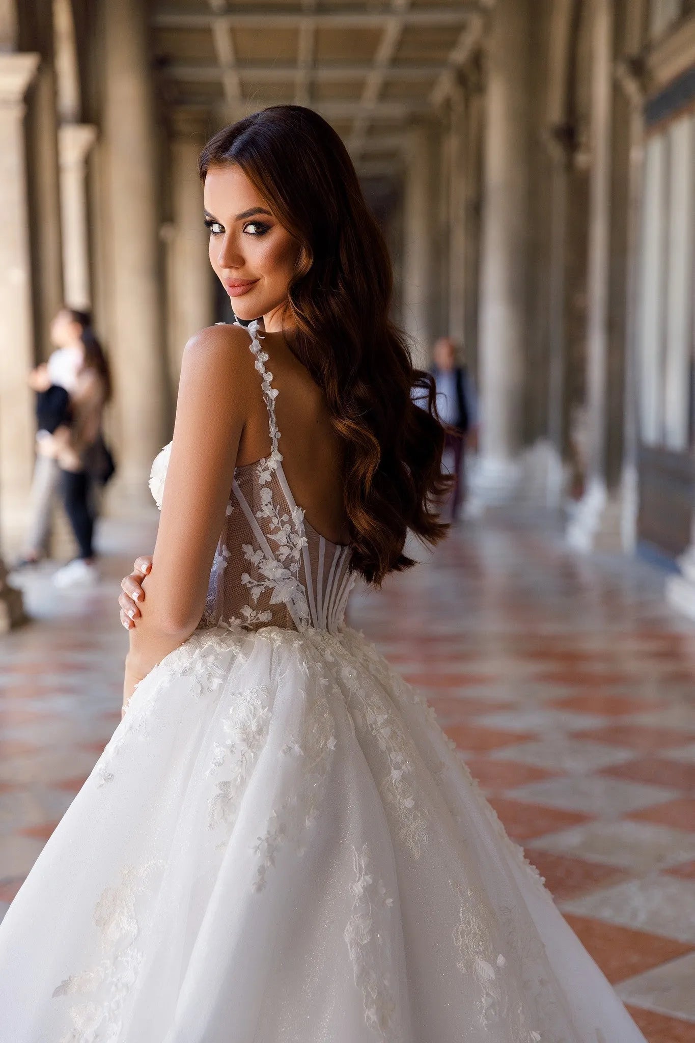 Square Neck Sexy Off Shoulder Sleeveless Fluffy Princess Style Mopping Wedding Dresses Sweetheart A-Line White Bridal Gowns