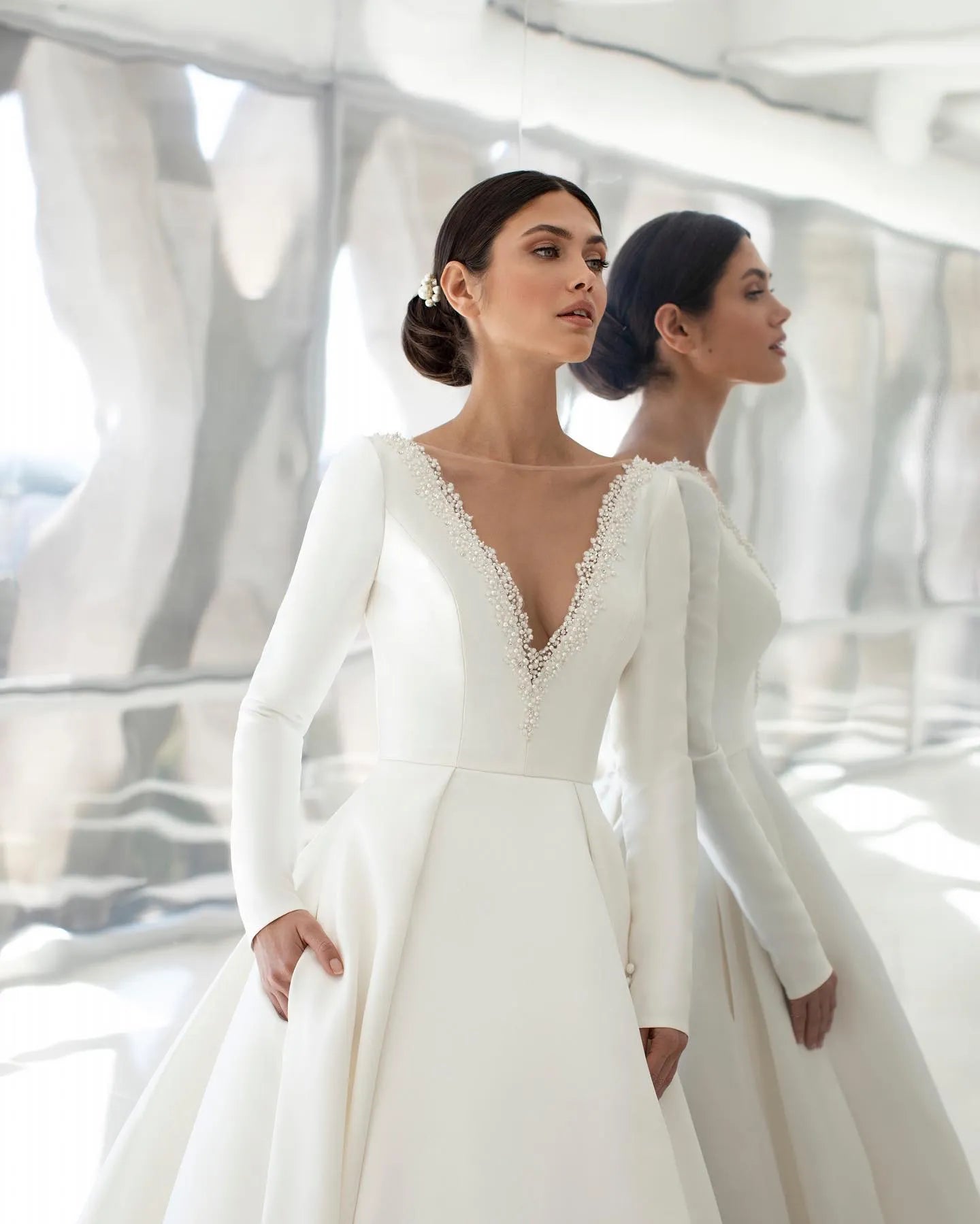 Elegant Satin Wedding Dresses Long Sleeve Princess Bride Dress Beads Pearls V Back Court Train Wedding Gowns Church Mariage