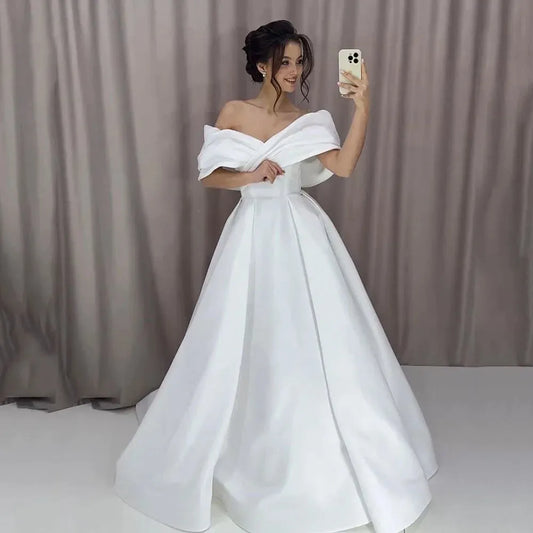 Elegant Satin Wedding Dresses Sweetheart A-Line Pleats Bridal Gown Backless Sleeveless Royal Train Princess Bride Dress White
