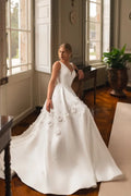 Exquisite A-line Appliques Wedding Dresses Ladies Court Train Open Back Sleeveless V-neck Corset Bridal Dresses Custom