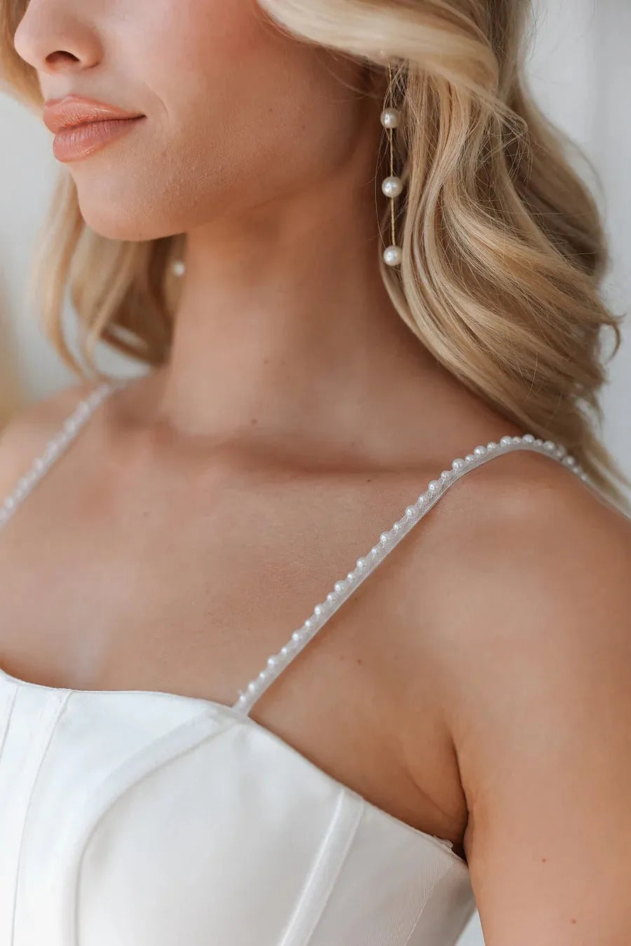 White Spaghetti Straps Simple Bridal Gown Vestido De Novia Train Dress Wedding Dress Satin Bow Court