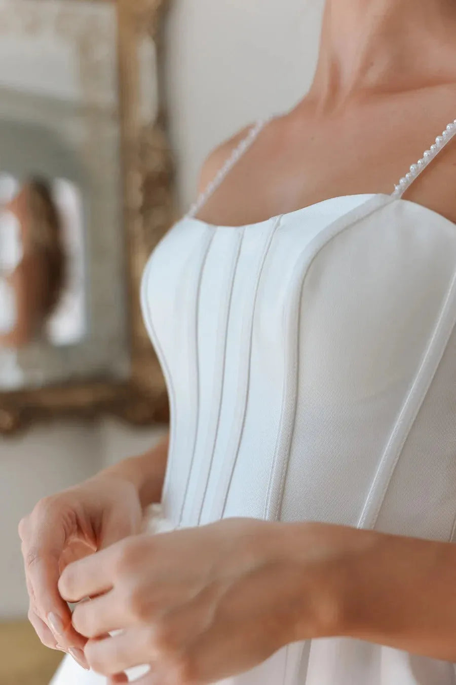 White Spaghetti Straps Simple Bridal Gown Vestido De Novia Train Dress Wedding Dress Satin Bow Court