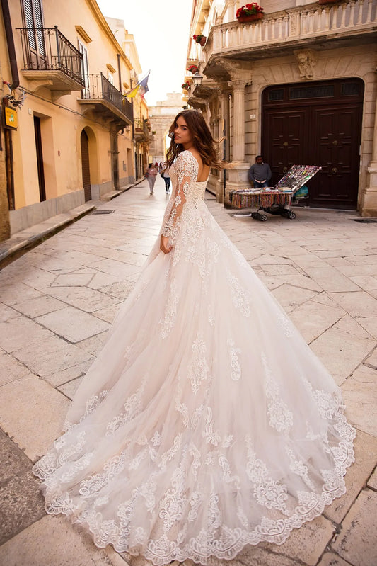 Princess V-Neck Wedding Dress Long Sleeve Lace Up Appliques Ball Gown Luxury Bride Gown Backless Train Robe de mariée