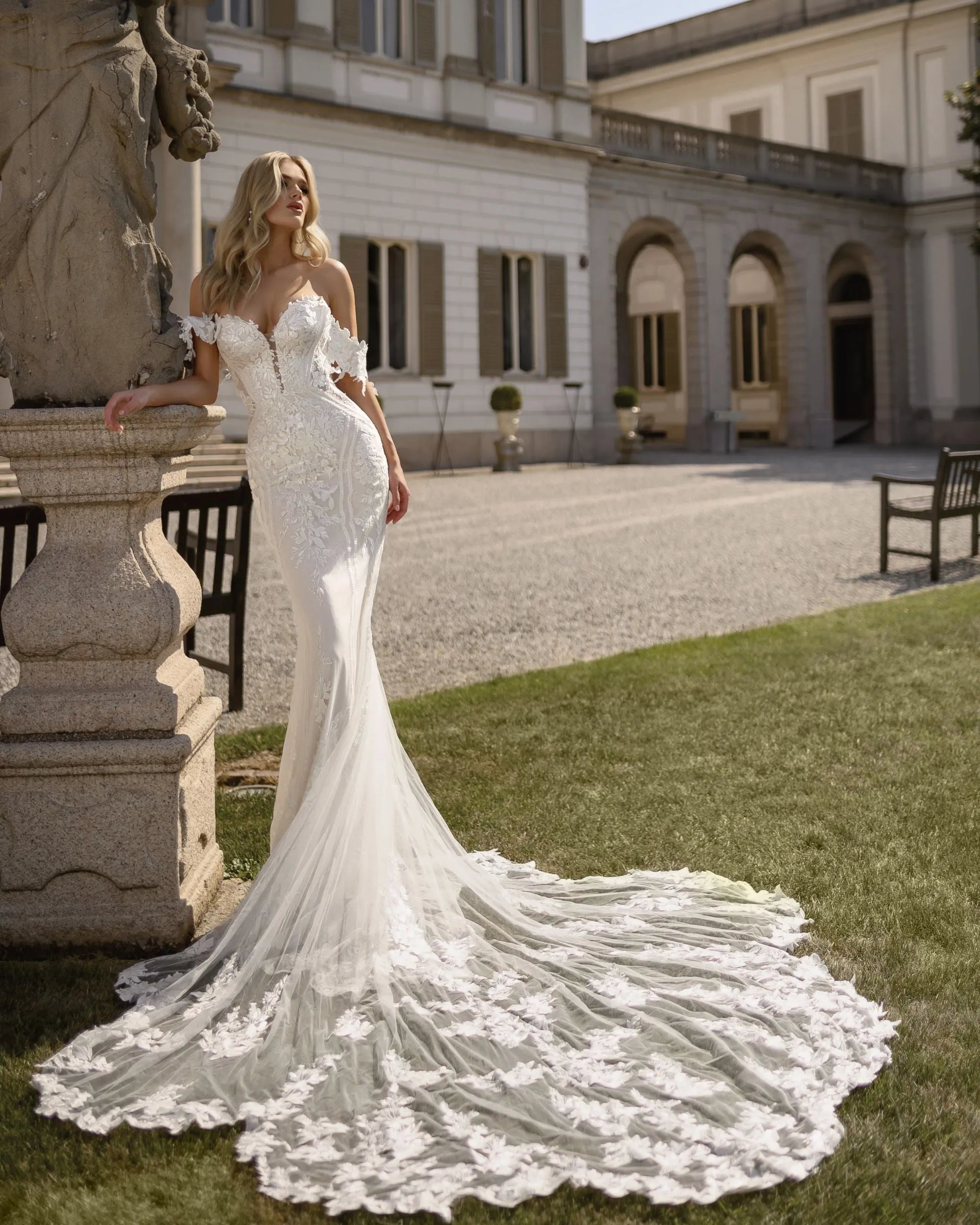 Sweetheart Mermaid Wedding Dress Off Shoulder Lace Appliques Modern Spandex Bride Gown Backless Train Robe de mariée