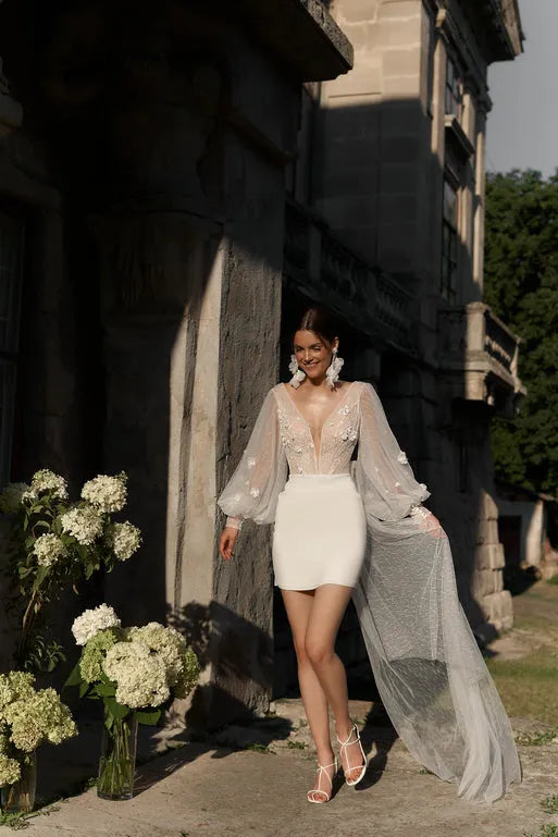 Graceful Deep V Neck Wedding Dresses Long Sleeves With Train Tulle Floral Lace Mini Short Beach Bridal Gowns Robe Custom Black
