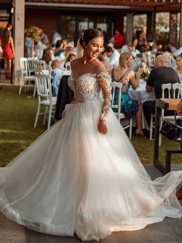 Beach Dotted Tulle Wedding Dresses Robe De Mariee Long Sleeves Sheer Neck Design Lace Appliques Formal Bridal Gowns Ivory