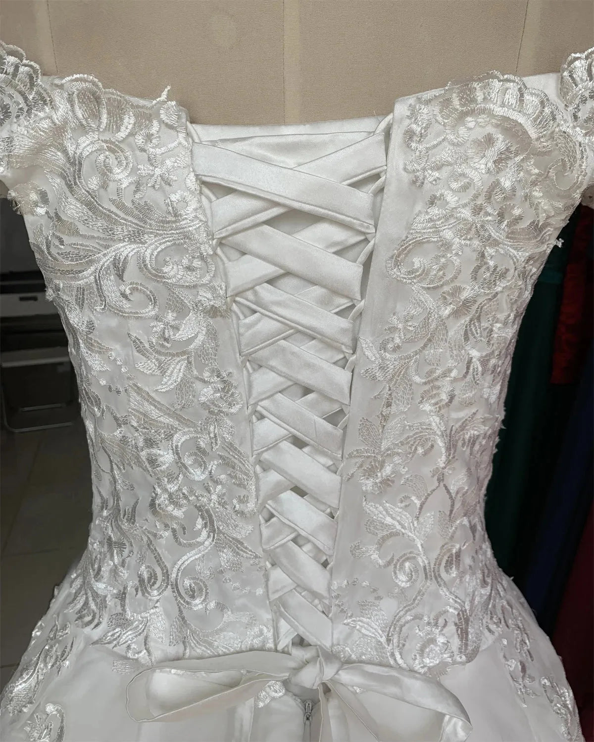 Gorgeous Lace Ball Gown Wedding Dresses Latest Sweetheart Off The Shoulder Appliques Lace Up Back Bride Wedding Gown