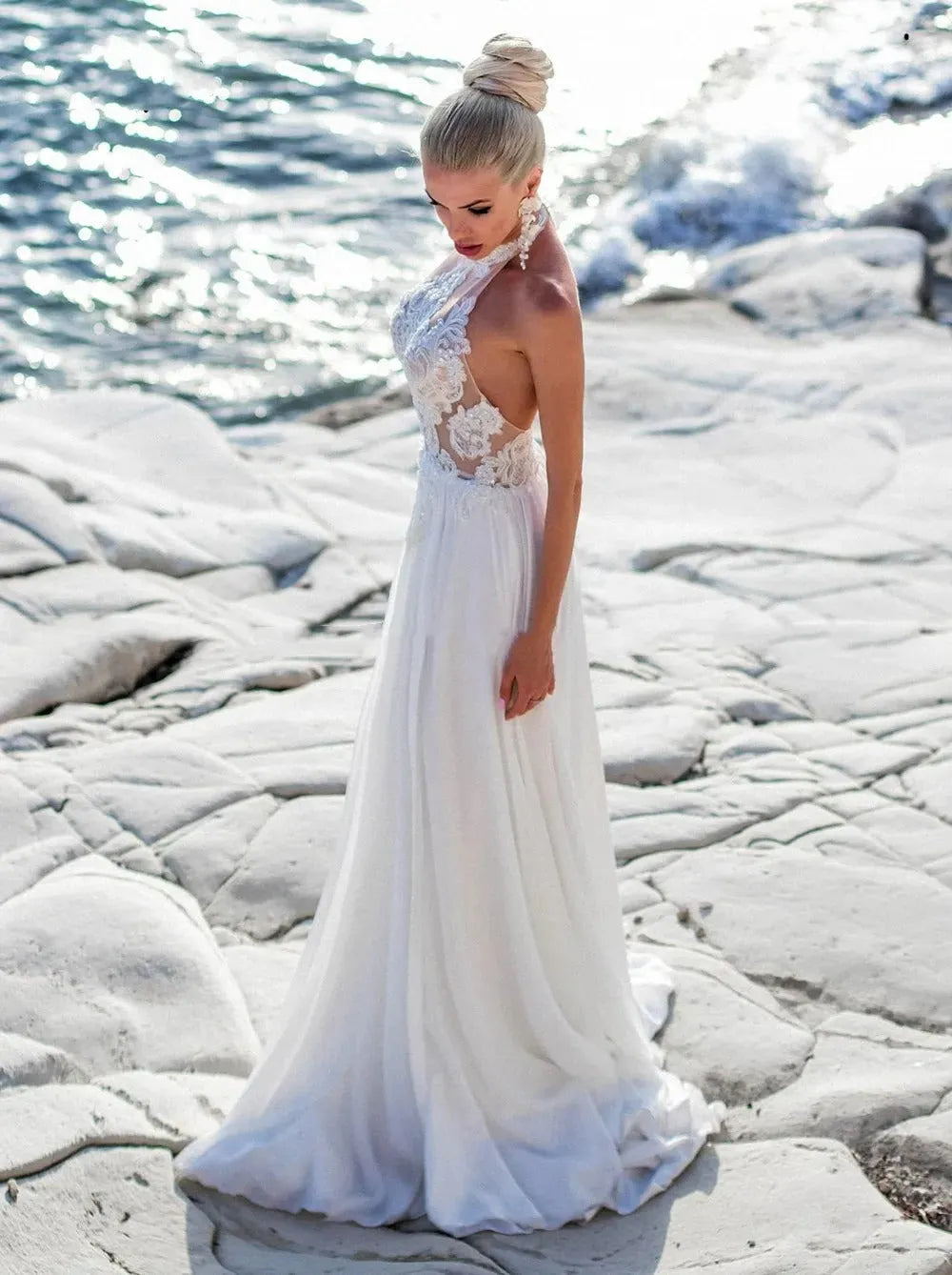 Boho Halter Neck Illusion Chiffon Wedding Dress High Slit Lace Appliques Bride Gowns Open Back Beaded Beach Bridal Gowns