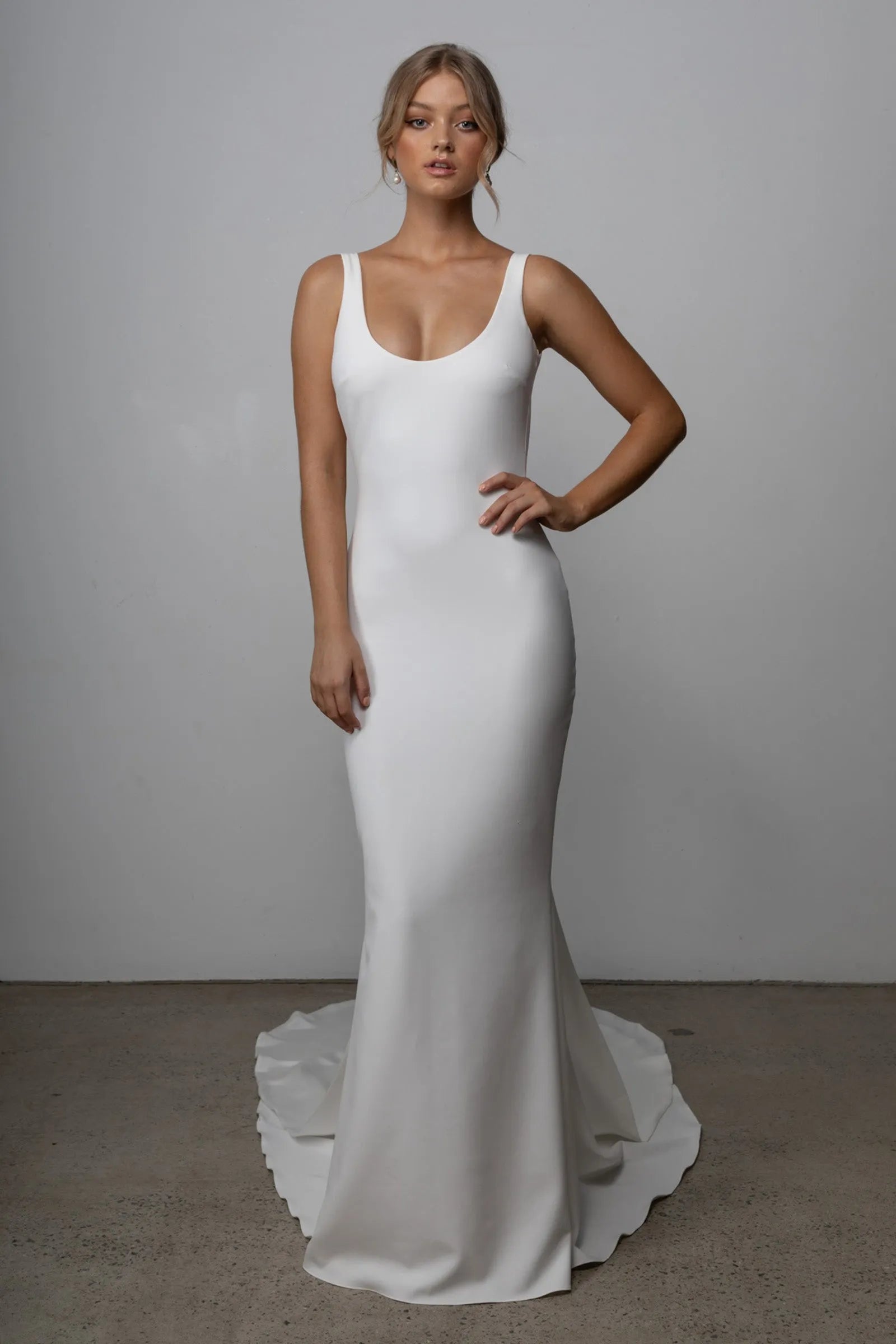 Modern Sheath Minimalist Wedding Dresses For Women Buttons Oversized Tight Fit Simple Bow Train Backless Bridal Gown