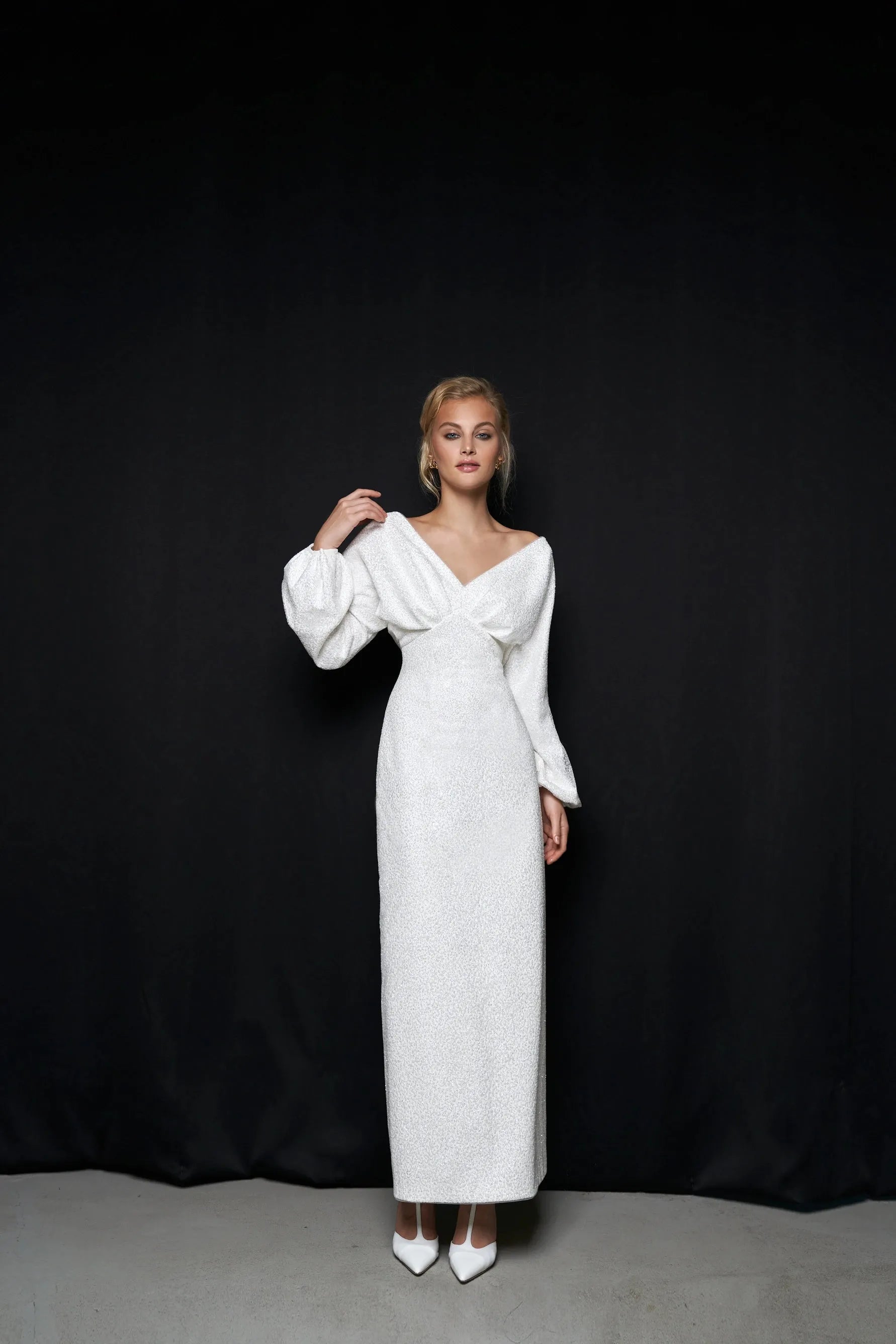 Backless Midi Wedding Dress with Long Sleeves Princess Modern Vestido