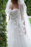 Love Elegant Lace Applique Sweetheart 3D Flowers Sequins Tulle Wedding Dress Strapless A-Line Floor Length Backless Bridal Gowns