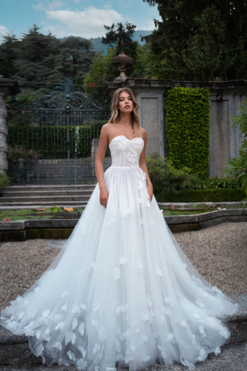 Love Elegant Lace Applique Sweetheart 3D Flowers Sequins Tulle Wedding Dress Strapless A-Line Floor Length Backless Bridal Gowns