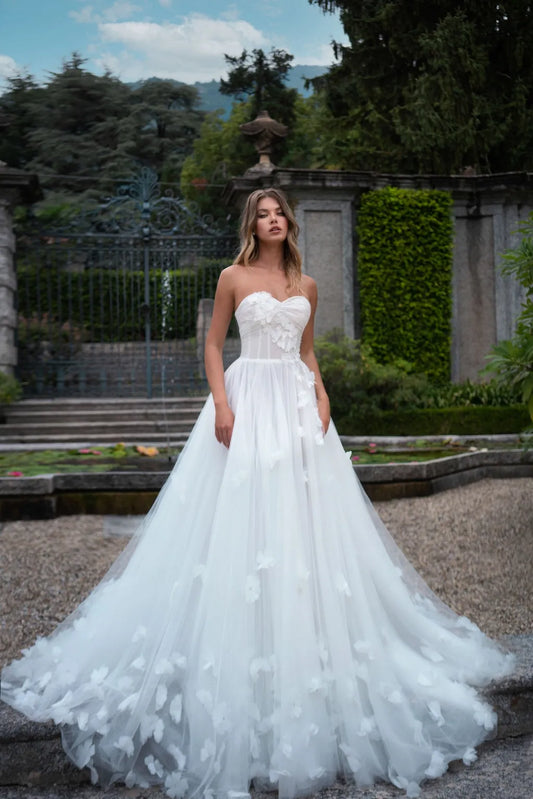 Love Elegant Lace Applique Sweetheart 3D Flowers Sequins Tulle Wedding Dress Strapless A-Line Floor Length Backless Bridal Gowns