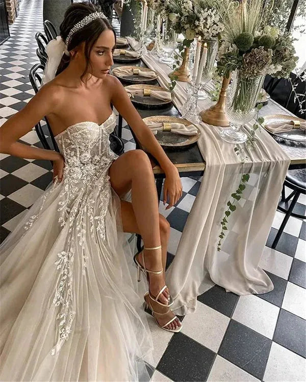 Beach Wedding Dresses For Bride Elegant Lace Boho Wedding Gowns Strapless Sleeveless High Split Princess Bride Dresses