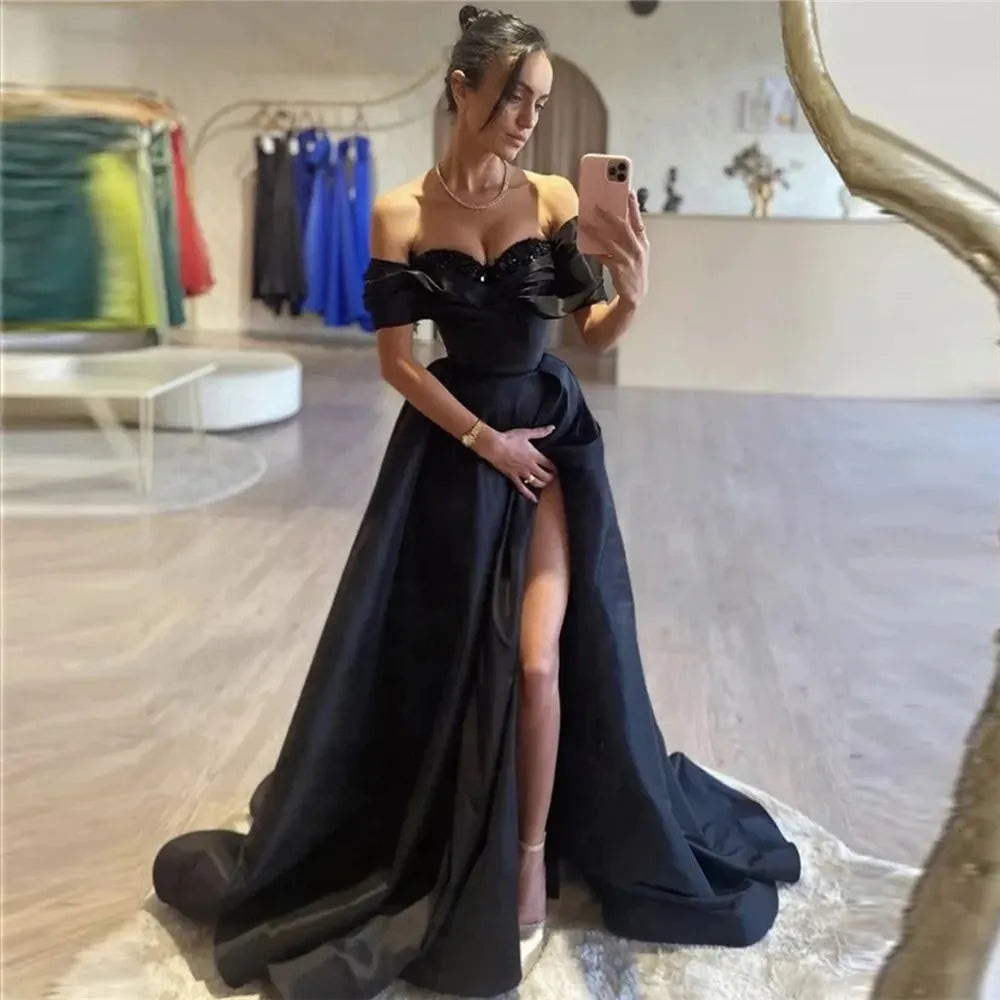 Elegante vestido de fiesta de satén negro, corte A, hombros descubiert