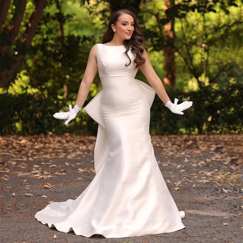 Abiti da sposa sirena bianca con scollo a V e schiena scoperta, senza