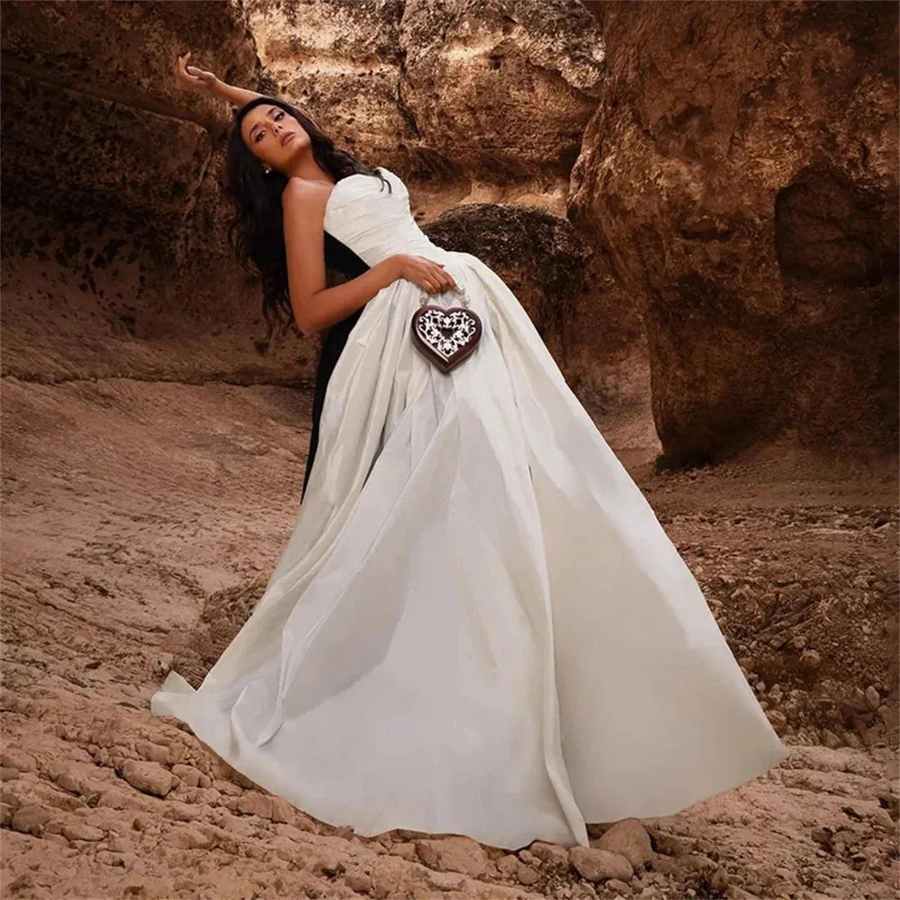 Elegant Strapless Sweetheart Black White Stain Evening Dresses Sexy A-Line Pleated Sleeveless Floor Length Ball Gowns As Picture