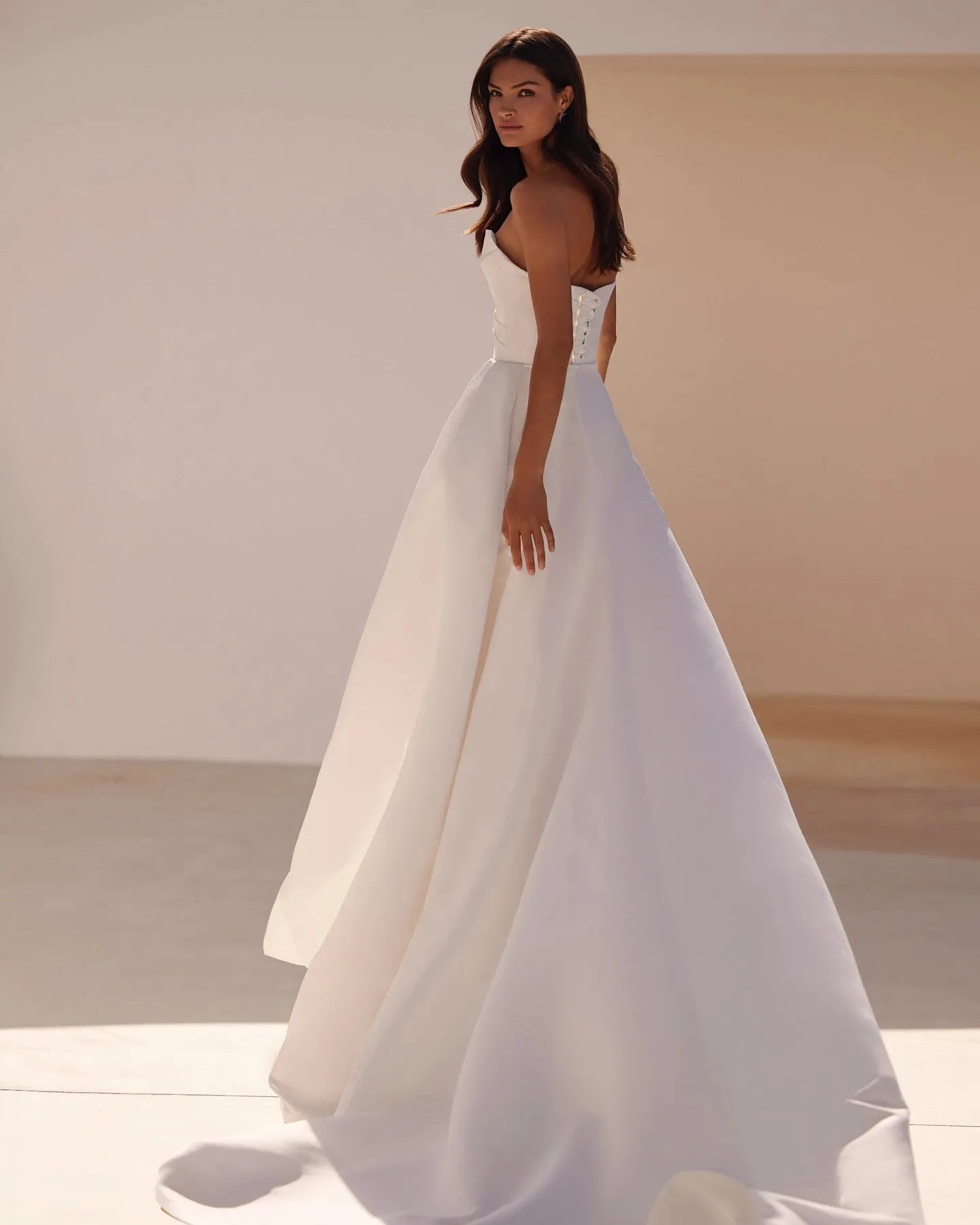 Refined fitted Pleat Satin Mermaid Wedding Dresses Side Slit Sweep train Train Formal Bridal Grown Rode De Morrie