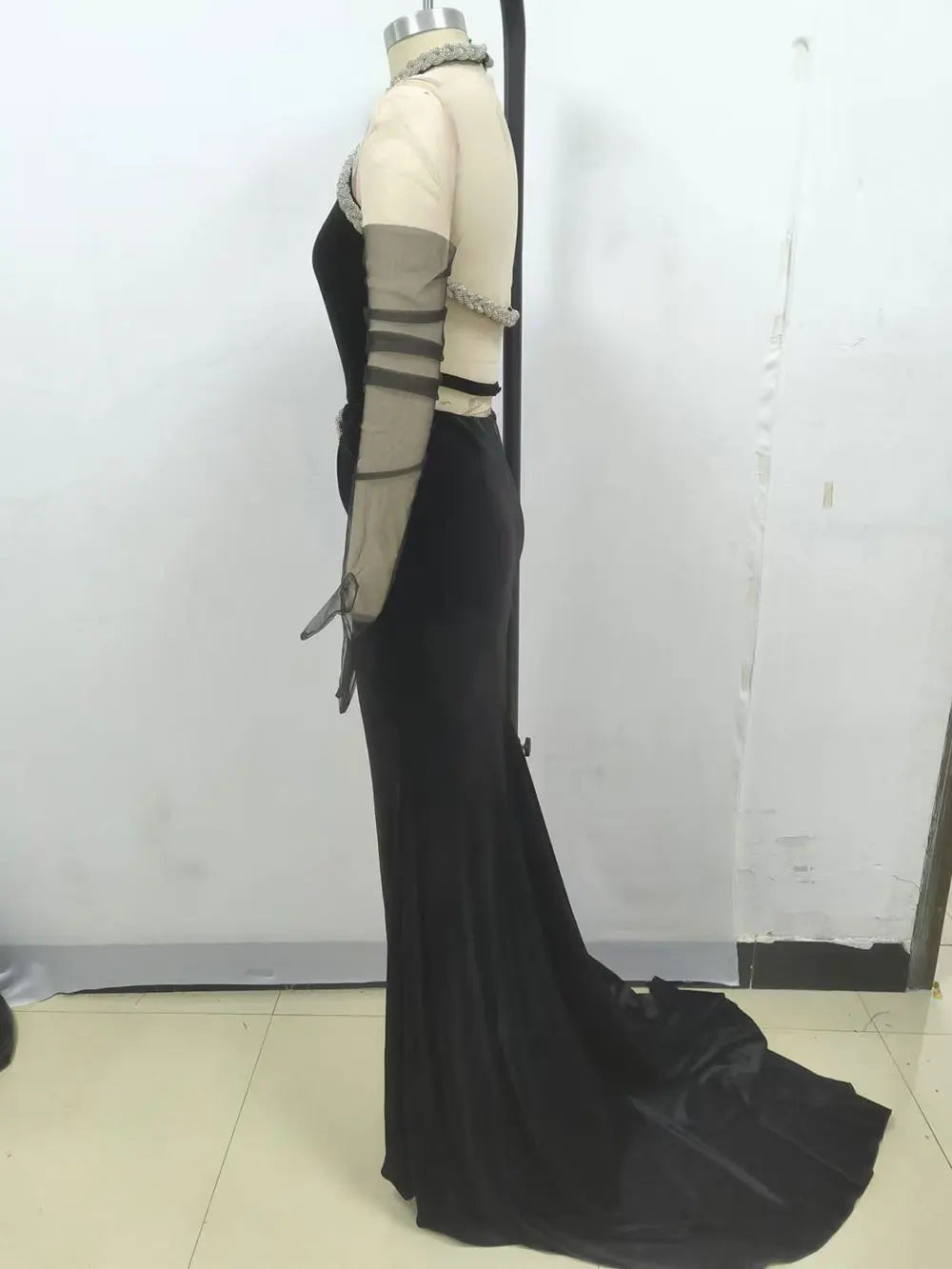2024 Sexy Christmas Tailcoat And Floor Dress Women Hanging Neck Rhinestone Glove Design Hollowed Out Backless Long Dress Vestido