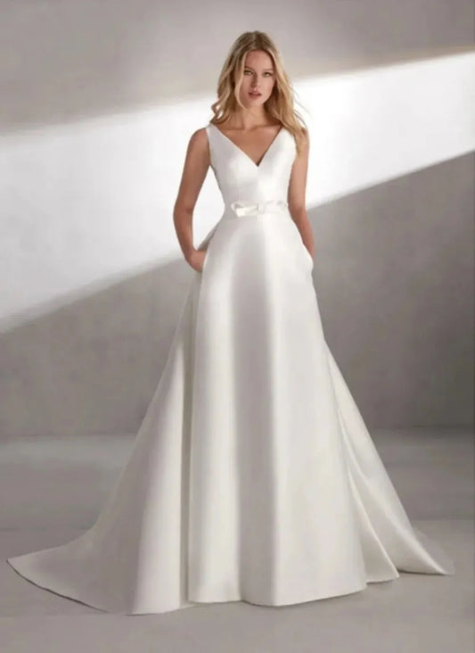Satin Wedding Dresses V-Neck Lace Appliqued Sexy Illusion Backless Buttons Bridal Gowns Pockets A-Line Wedding Party Dress As Picture