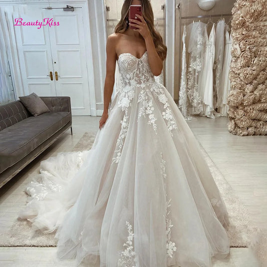 Sweetheart Lace Wedding Dresses Princess Sleeveless Appliques Elegant Long Brdie Dress 2022 Boho Prom Bridal Gowns