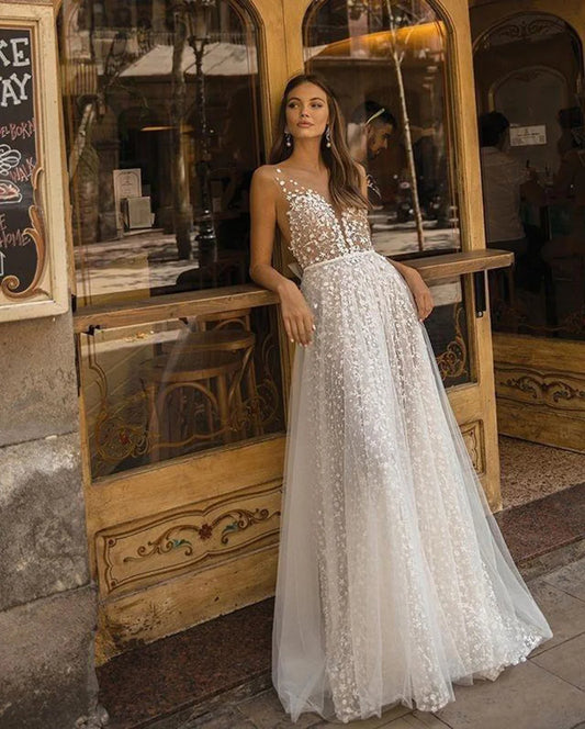 Spaghetti Straps White Wedding Dresses Lace Appliqeus V-Neck Illusion Back Floor Length Bridal Gowns Vestidos De Novia